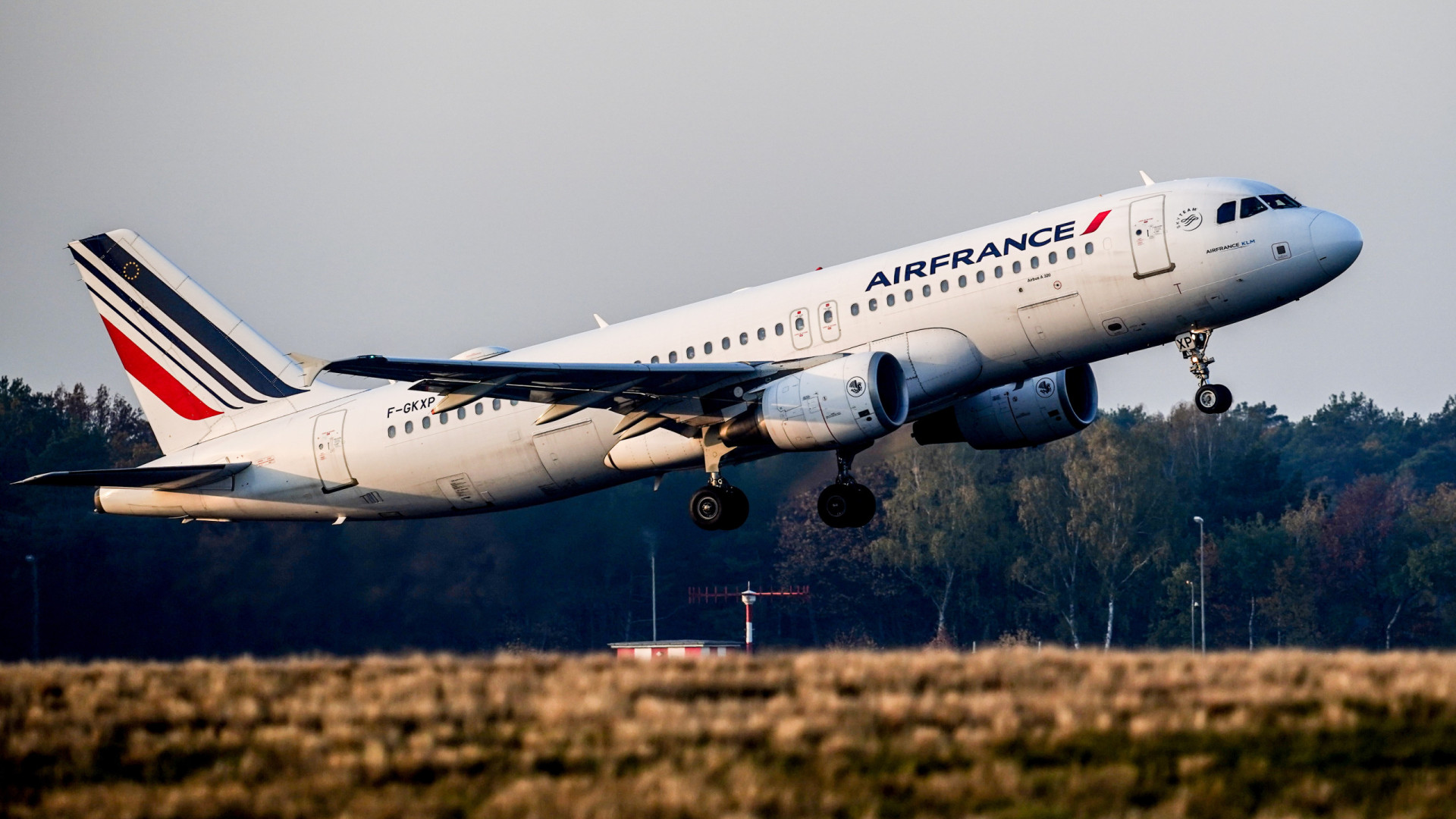 Air France-KLM passa de prejuízo a lucro de 401 ME no 1.º semestre