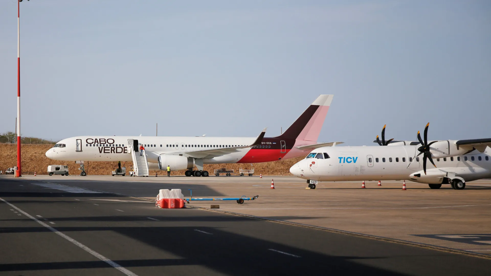 
                    Aviões da TACV forçados a ativar plano de contingência após ocorrências
                