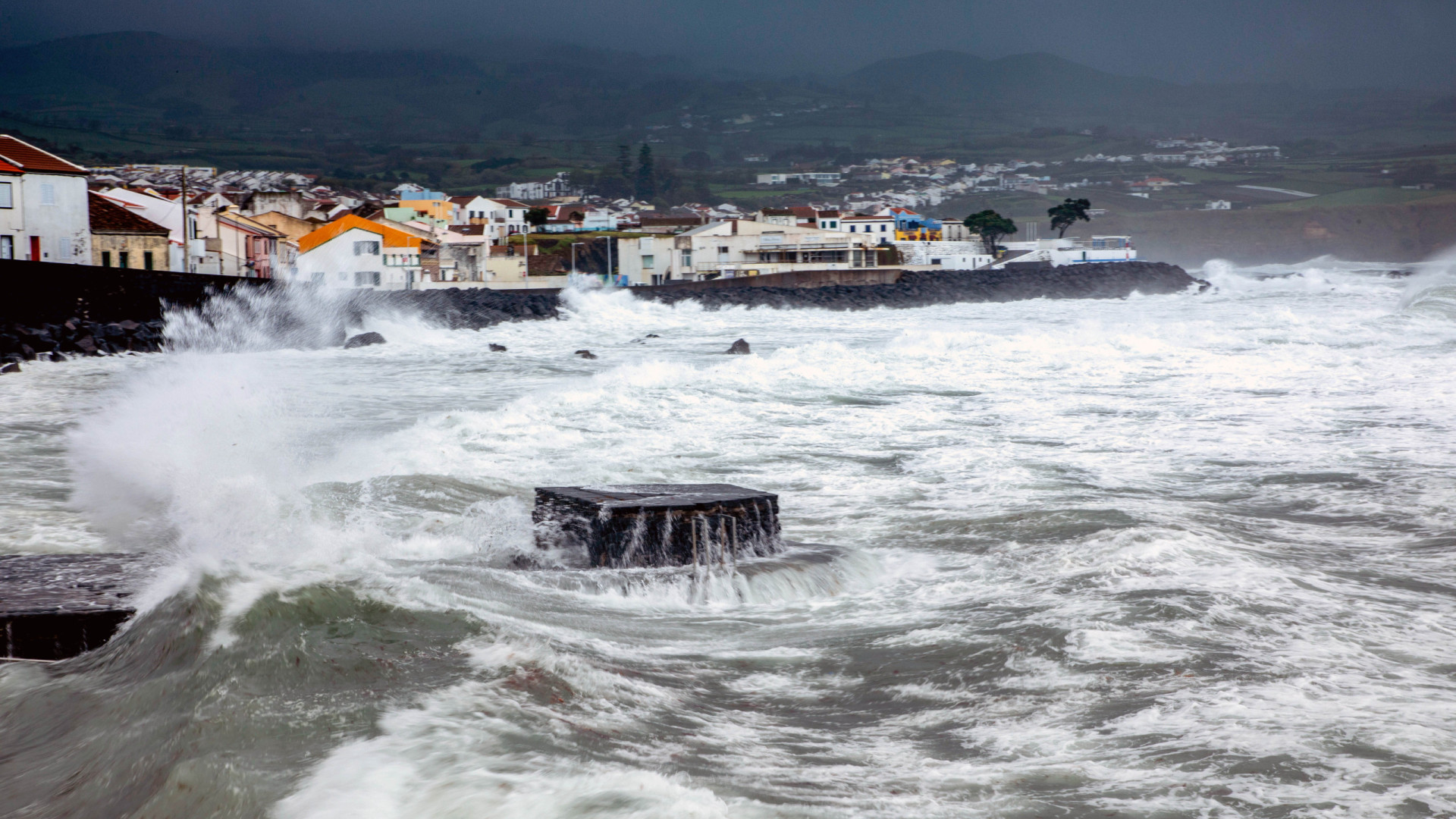 Açores sob aviso amarelo devido à passagem da tempestade Patty