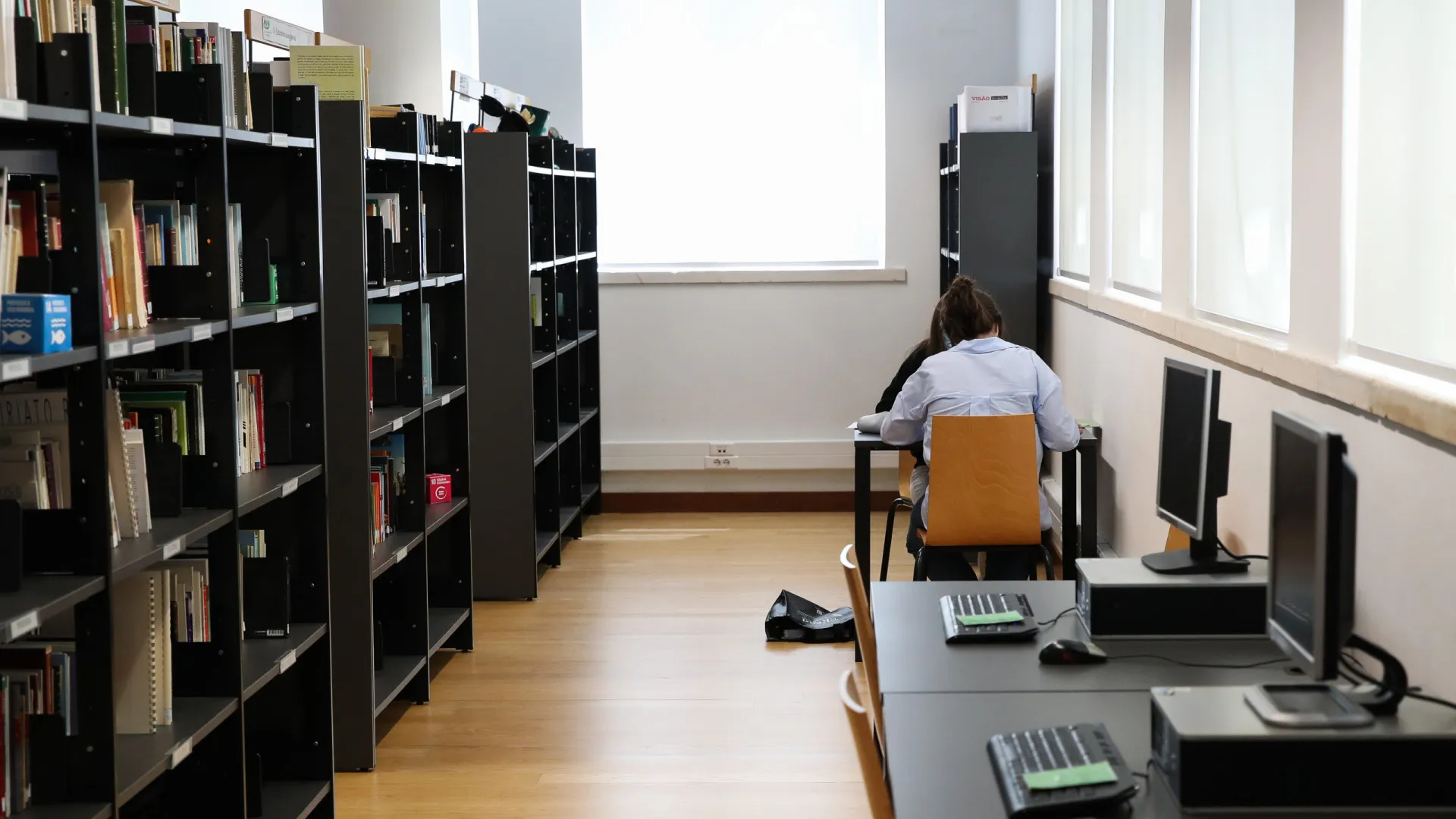 
                    Ministro anuncia plano para dotar escolas do 1.º ciclo com bibliotecas
                