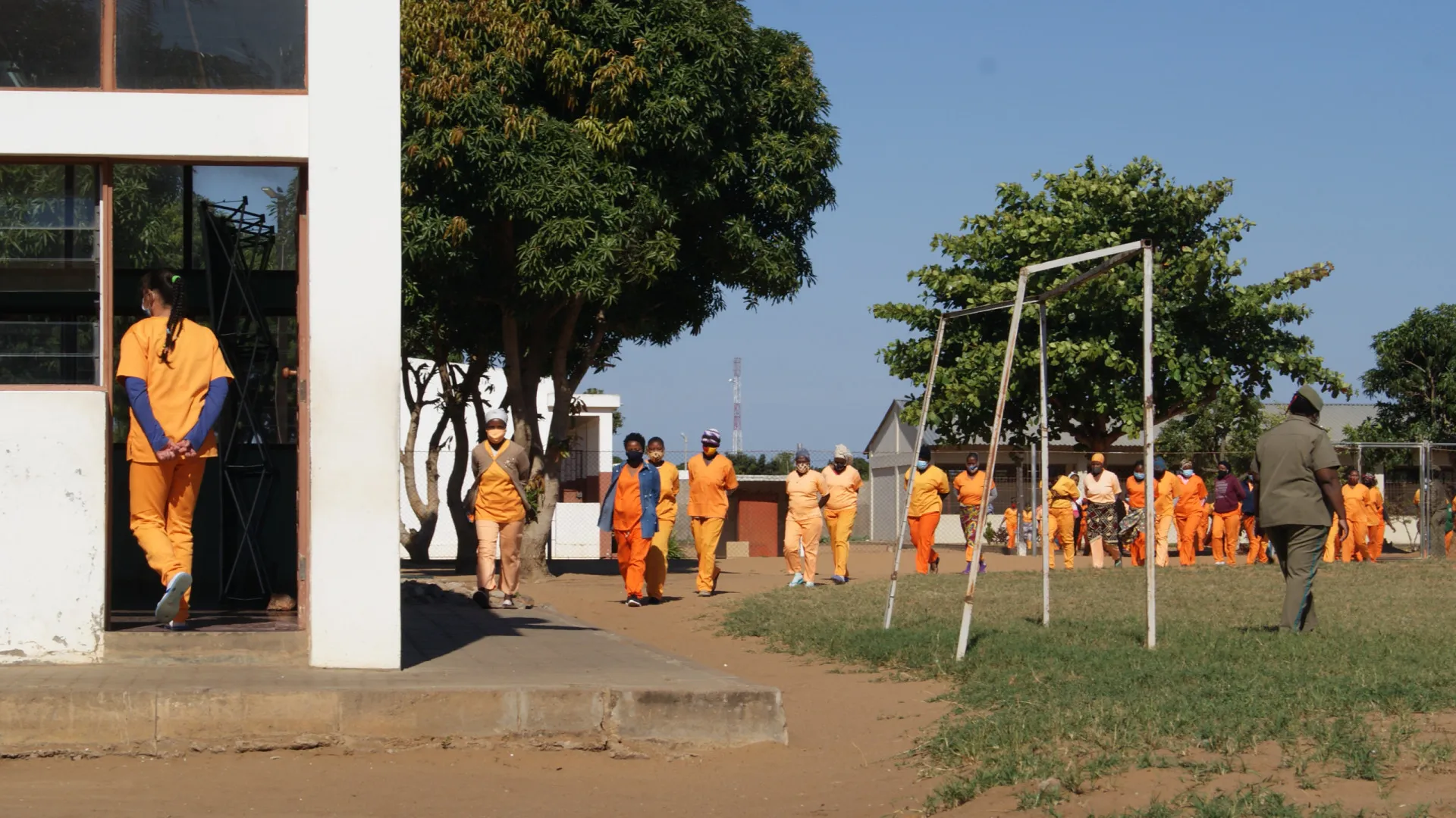 
                    Moçambique com 3 mil pulseiras eletrónicas para aliviar sistema prisional
                