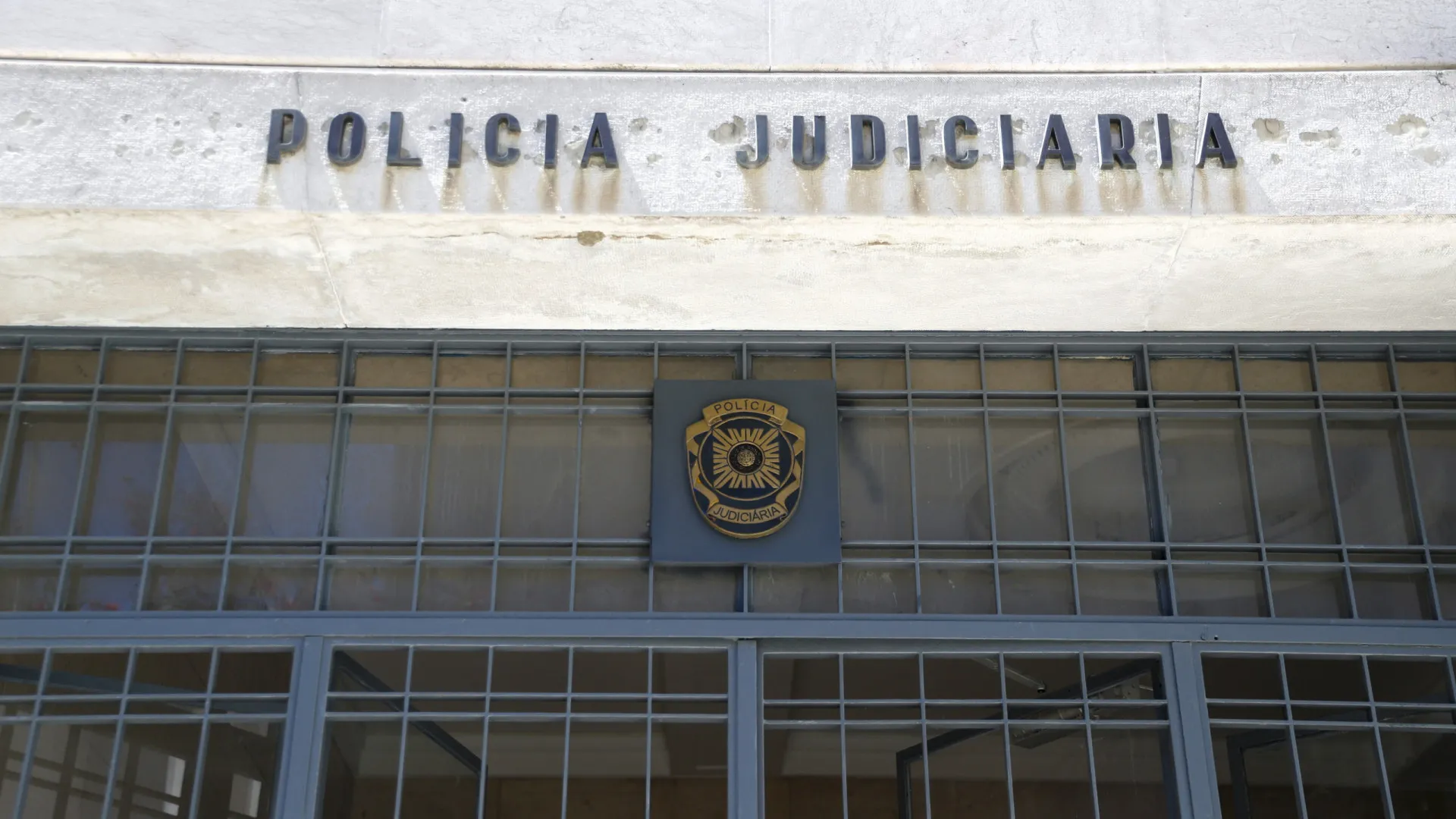 
                    PJ e Marinha intercetam submersível com 1,7 toneladas de cocaína
                