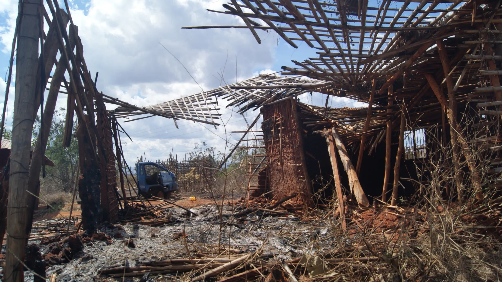 
                    Populares encontram restos mortais em aldeia de Cabo Delgado
                