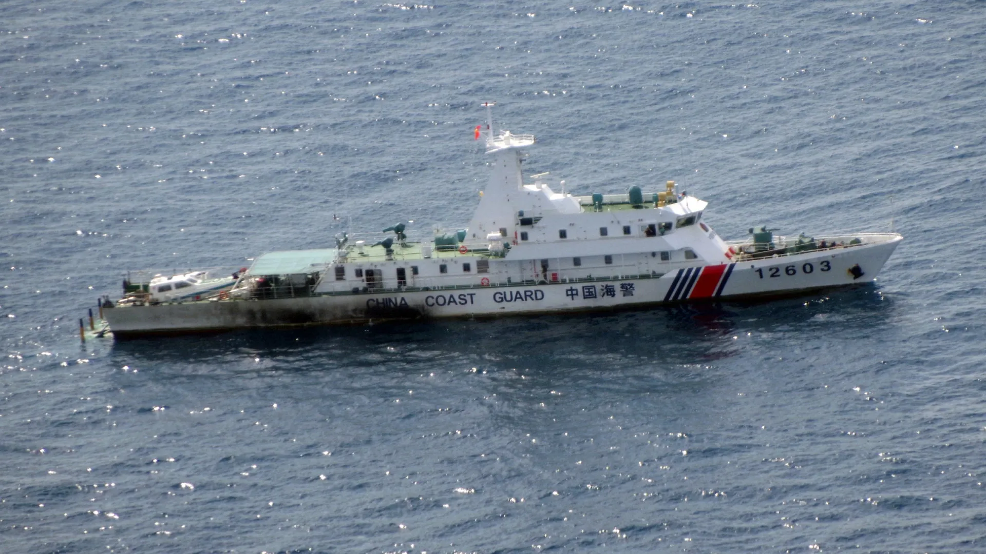 
                    China expulsa barco japonês de ilhas controladas por Tóquio
                