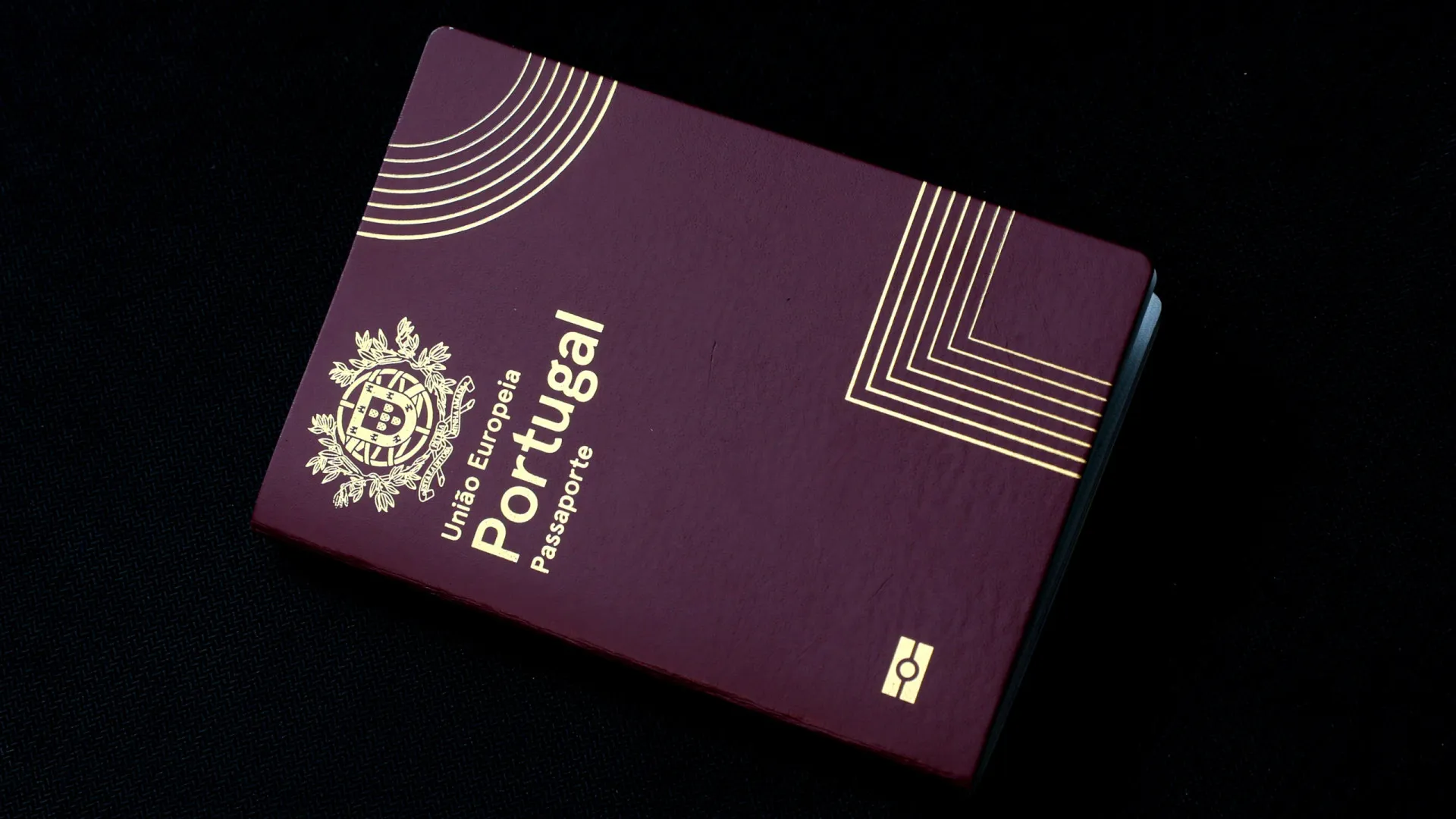 
                    PSD e CDS entregam no TC pronúncia em defesa de decretos sobre nacionalidade
                