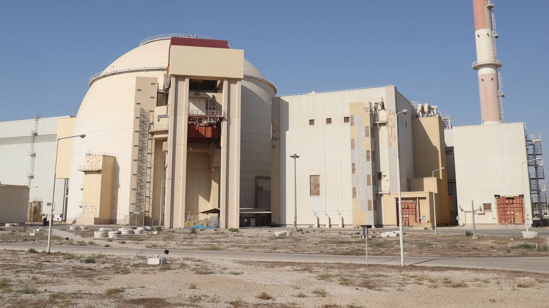 
                    Central nuclear iraniana atingida por projétil sem danos graves
                