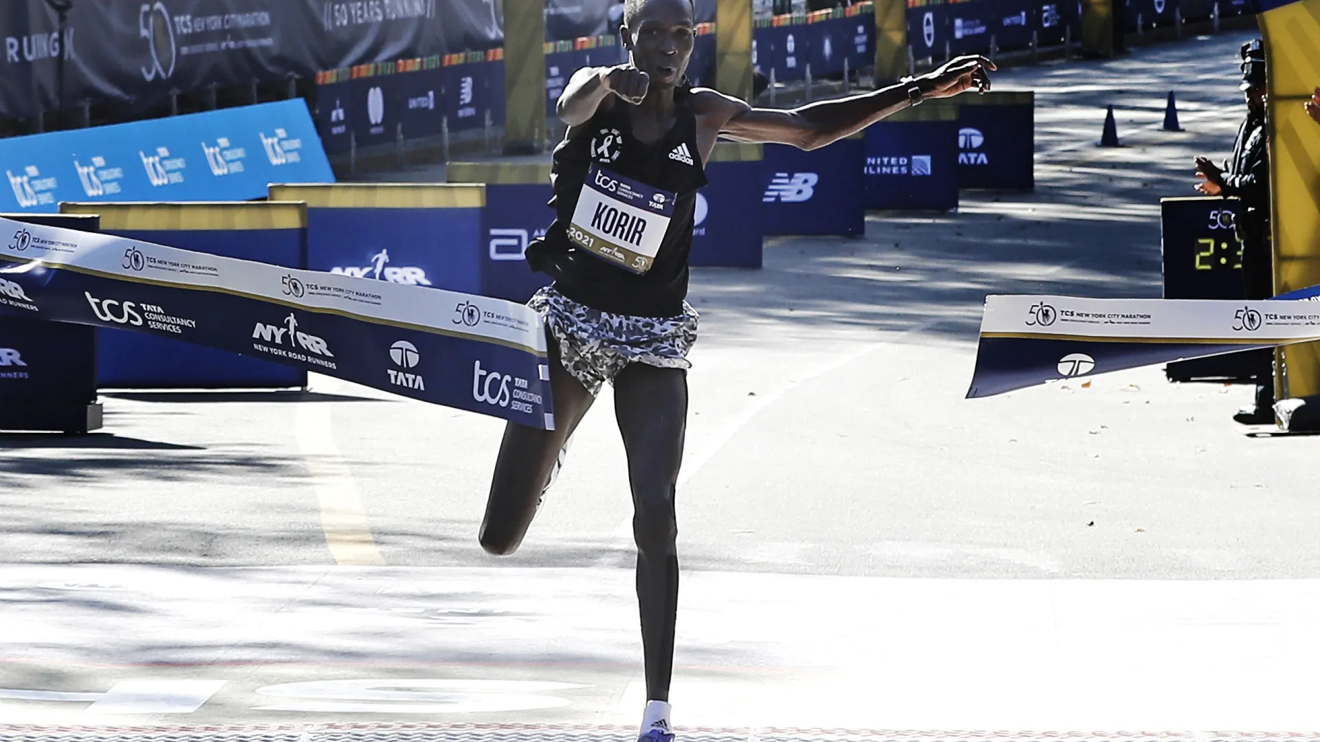 
                    Maratonista queniano Albert Korir suspenso preventivamente por doping
                