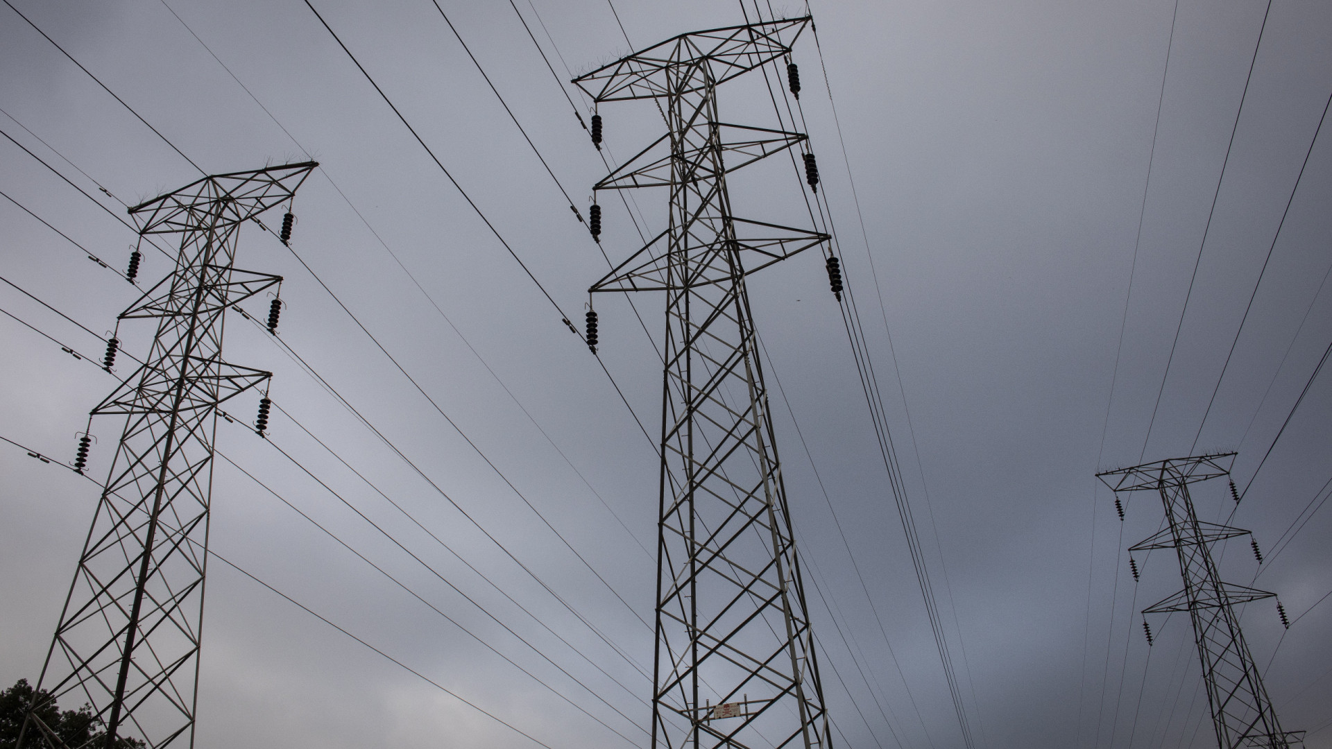 Apagão deixa sem luz elétrica 11 províncias angolanas, incluindo Luanda