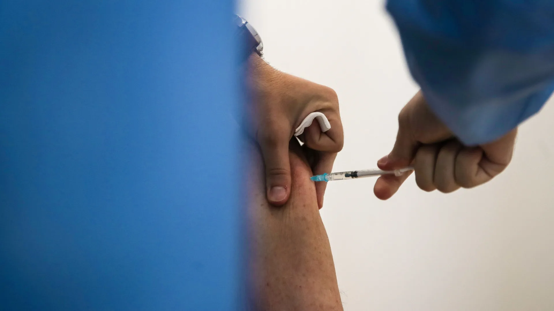 
                    Vacinas contra gripe e hepatite A entre medicamentos proibidos para exportação
                