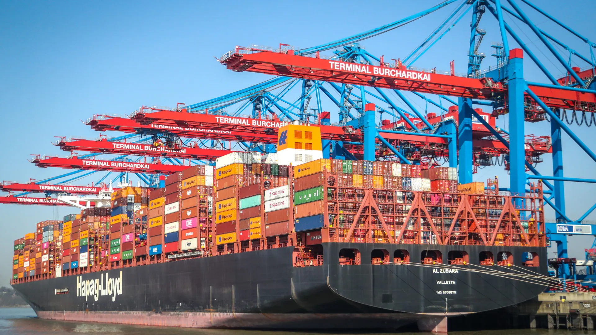 
                    Hapag-Lloyd suspende transporte de carga para 8 países do Médio Oriente
                