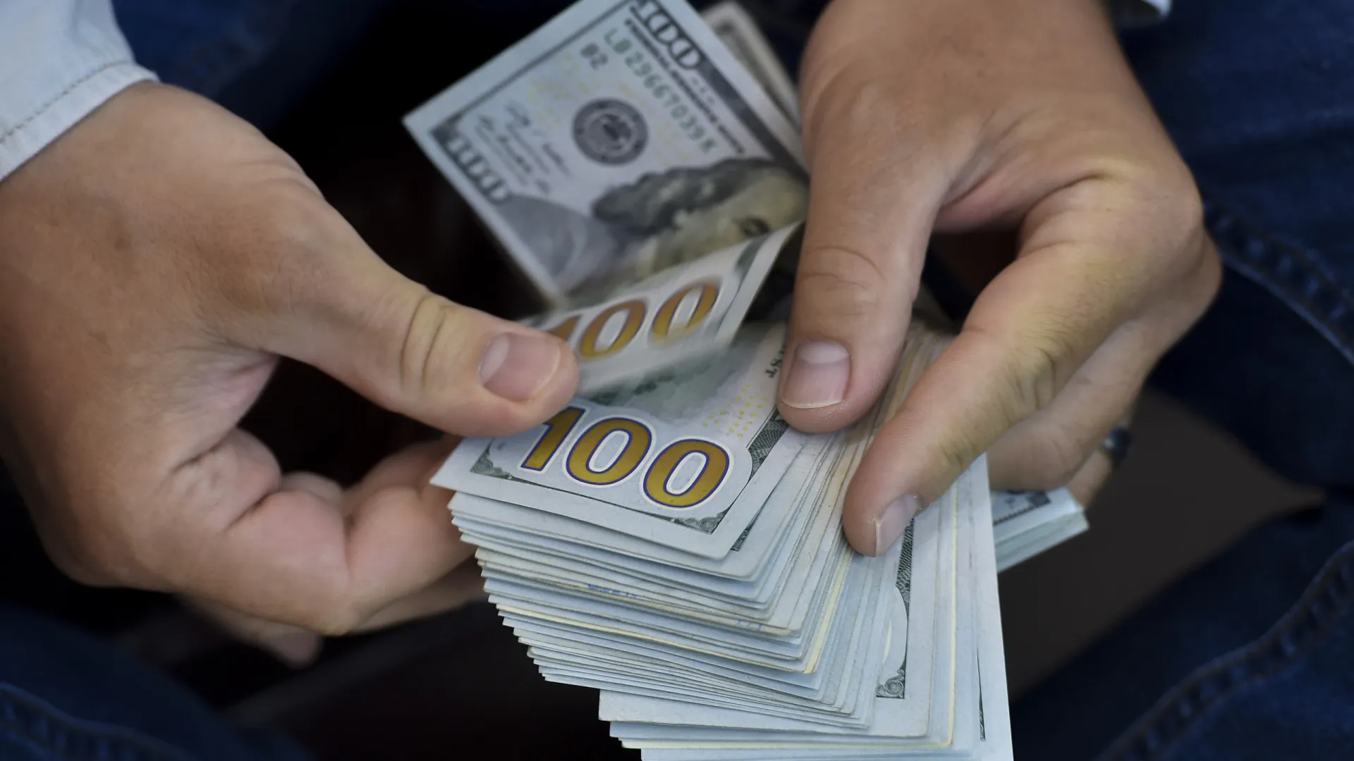 
                    Riqueza de 12 maiores milionários é maior que a de metade da humanidade
                