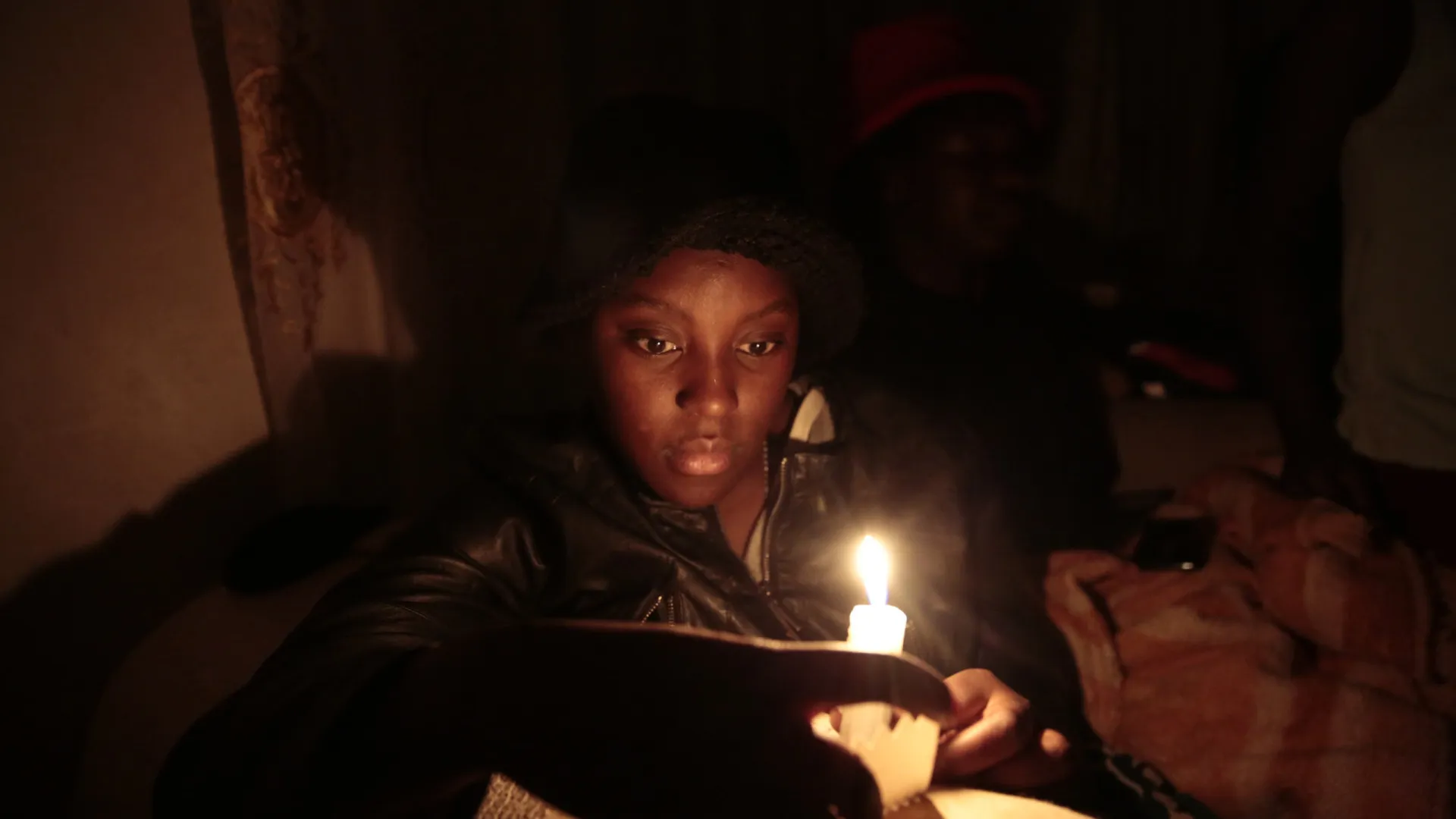 
                    Há 17 mil clientes sem eletricidade após ciclone Gezani em Moçambique
                