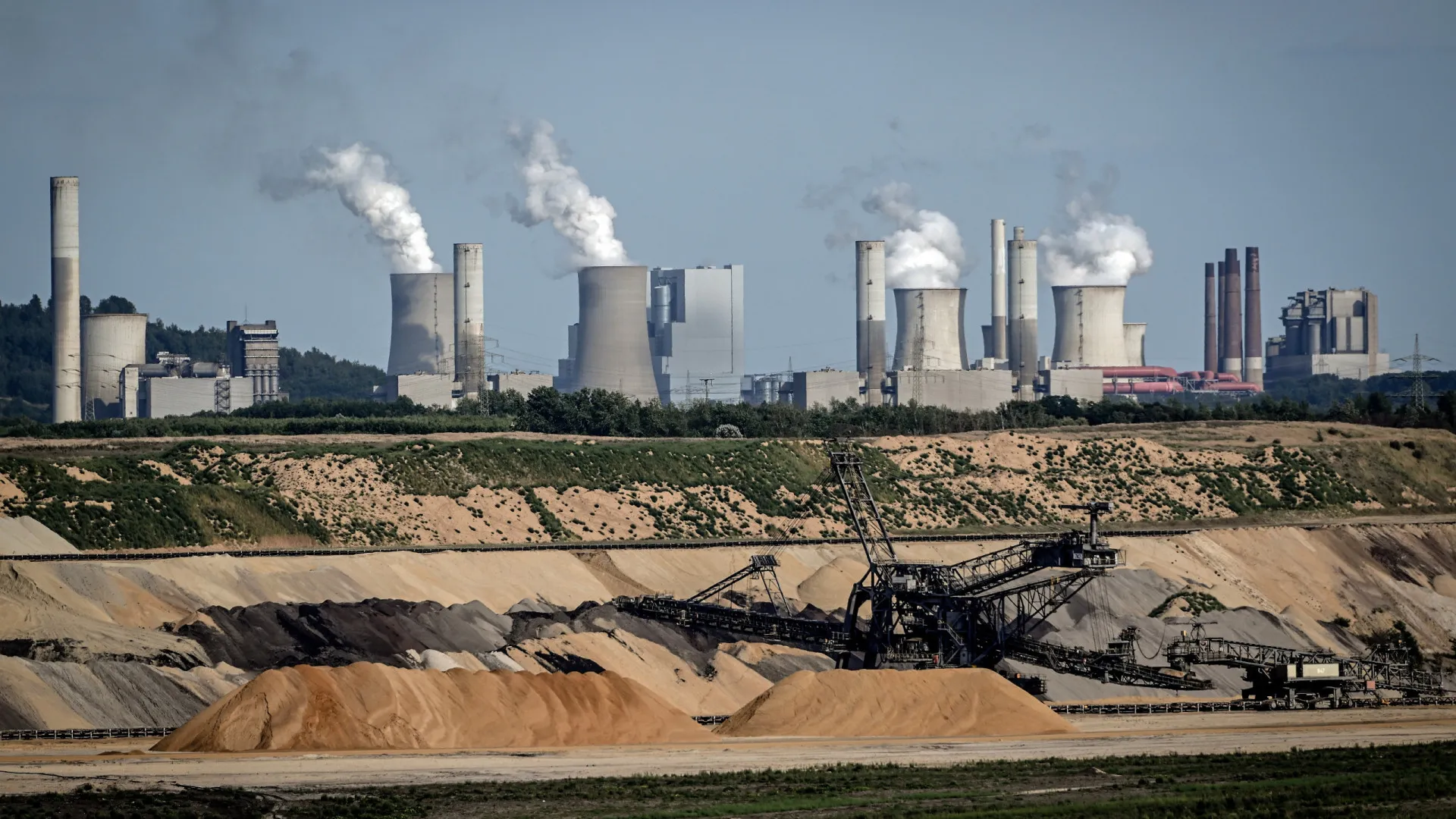 OECD: Gospodarska rast glavni krivec za povečanje svetovnih izpustov CO2