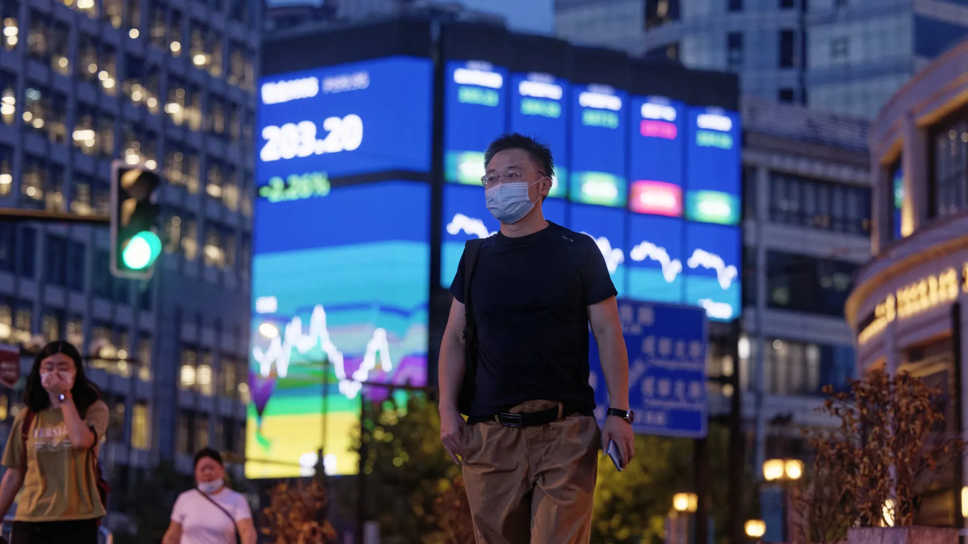 
                    Bolsas chinesas caem até 1,15% após discurso de Trump
                