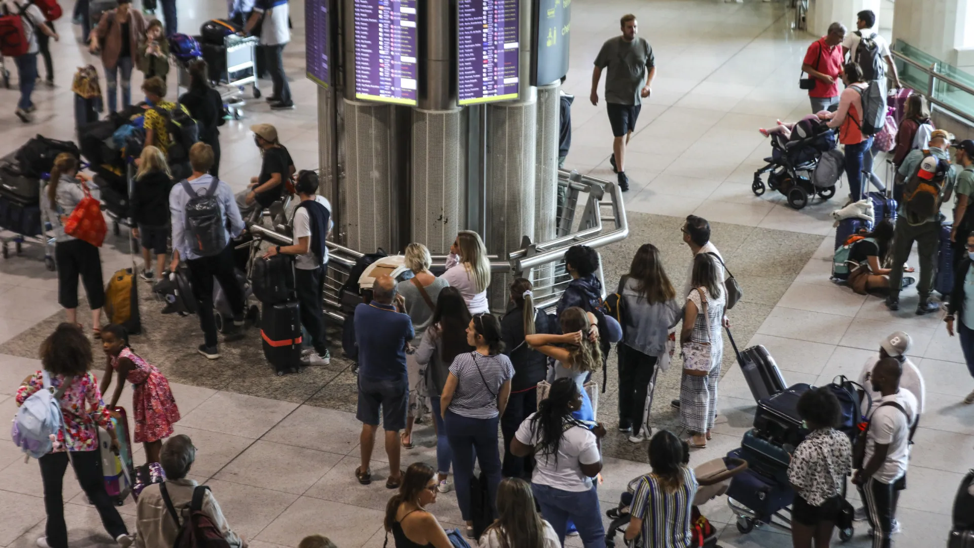 
                    Detenções nas fronteiras aéreas aumentam 34% em 2025
                