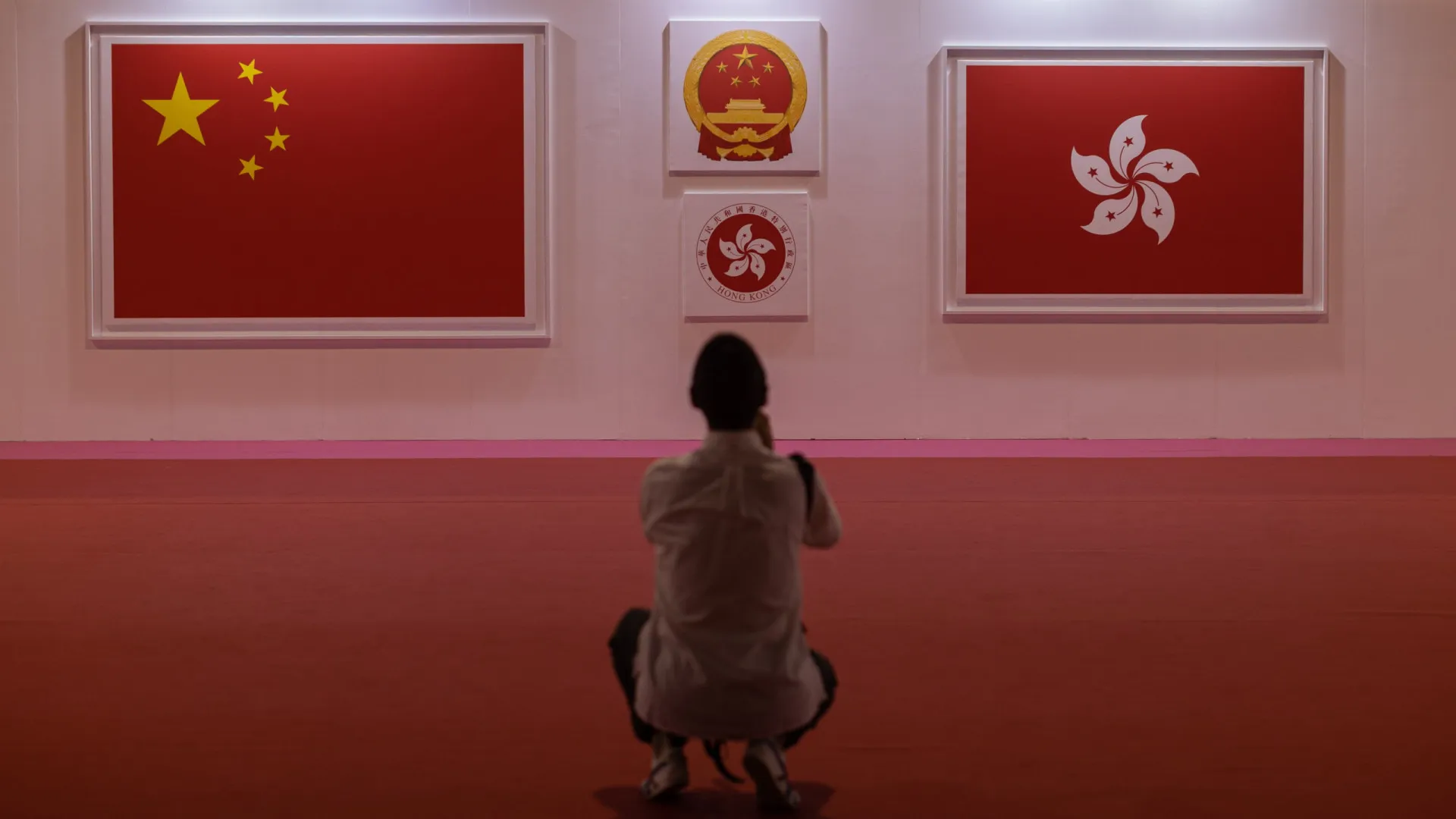 
                    Hong Kong suspende exposição de fotojornalismo com material sensível
                