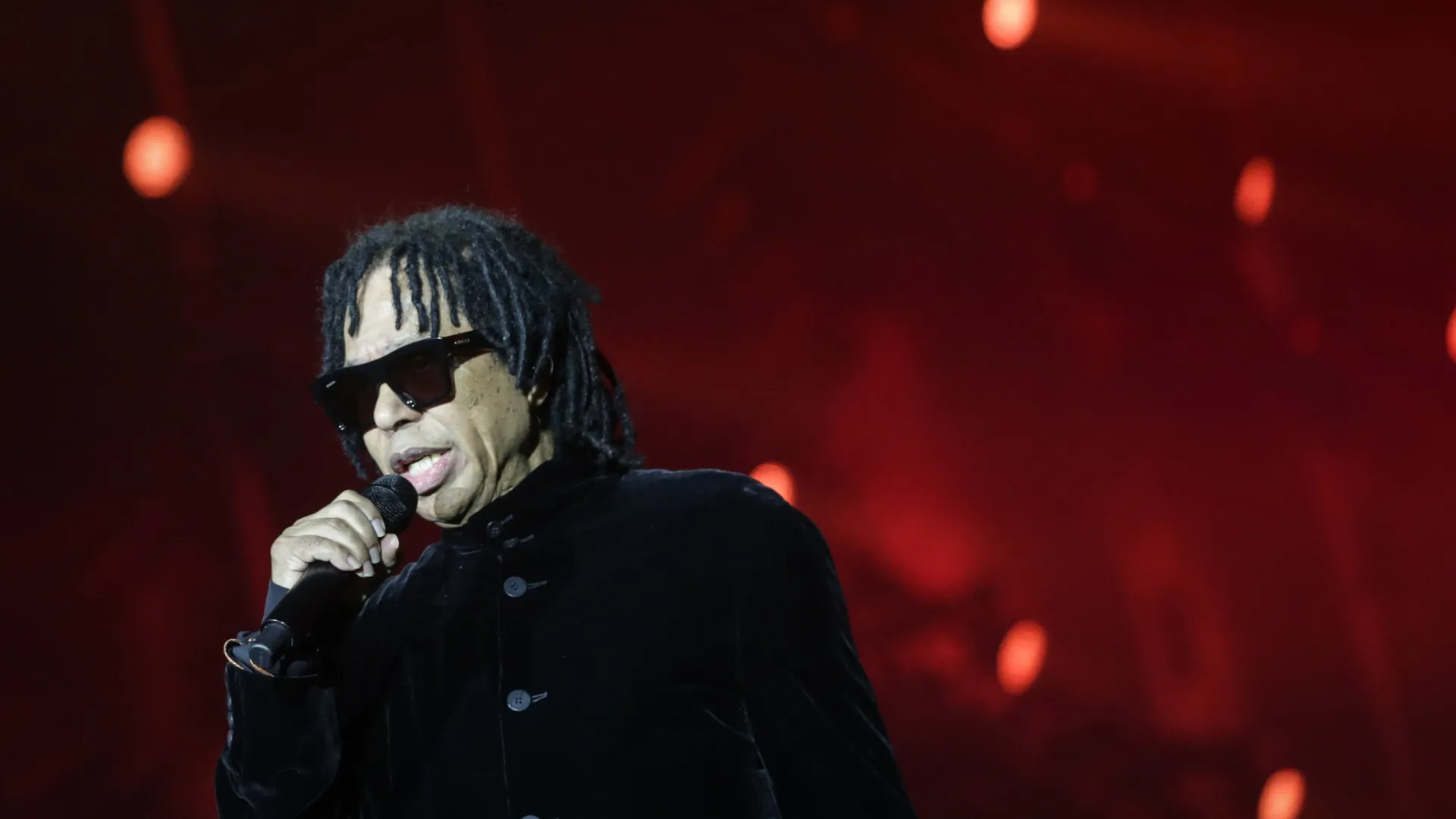 
                    50 anos de carreira. Brasileiro Djavan passa por Lisboa em 2026 
                