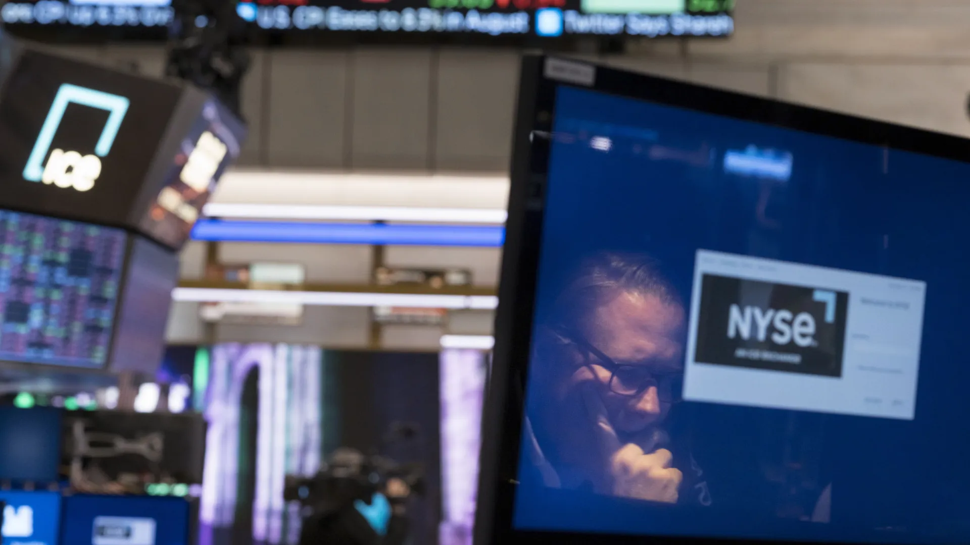 
                    Wall Street fecha em baixa antes de um fim de semana prolongado
                