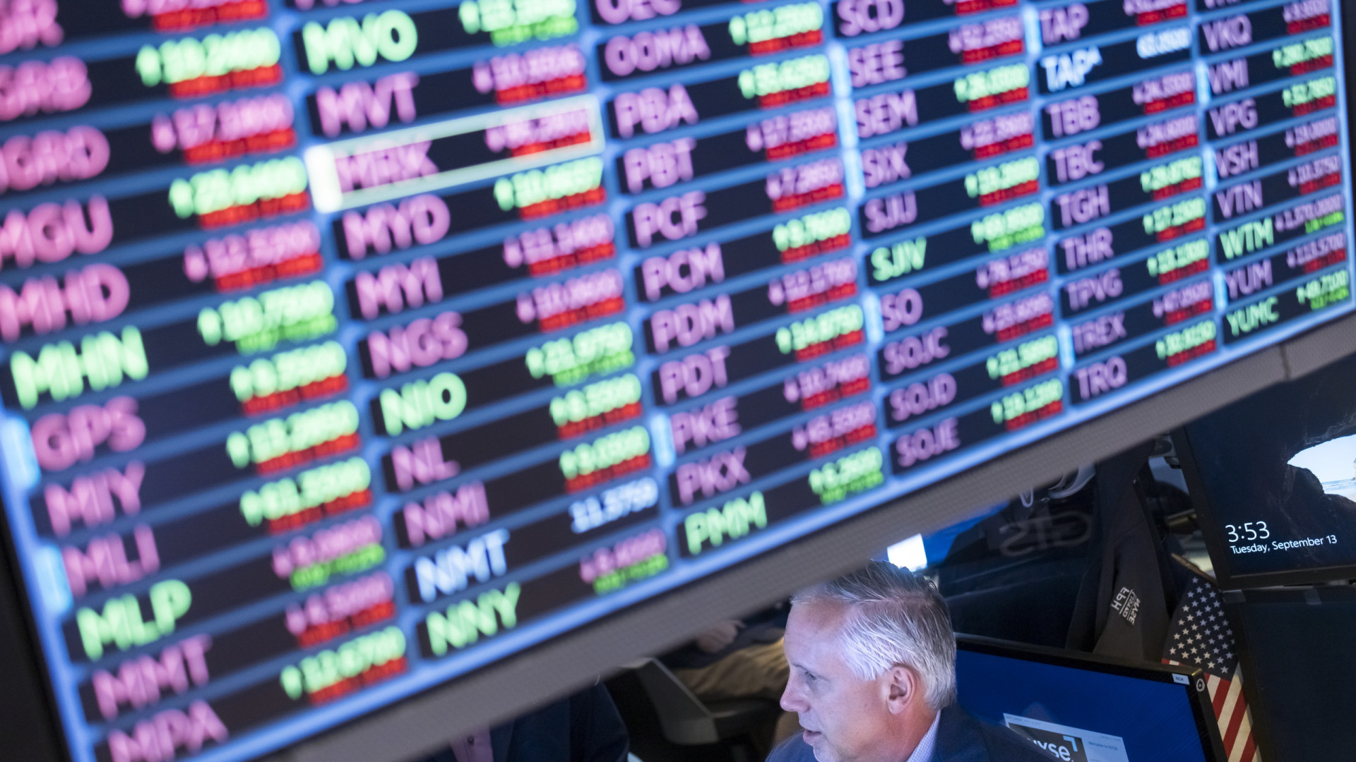 Wall Street fecha em baixa ainda pressionada com ameaças comerciais de Trump