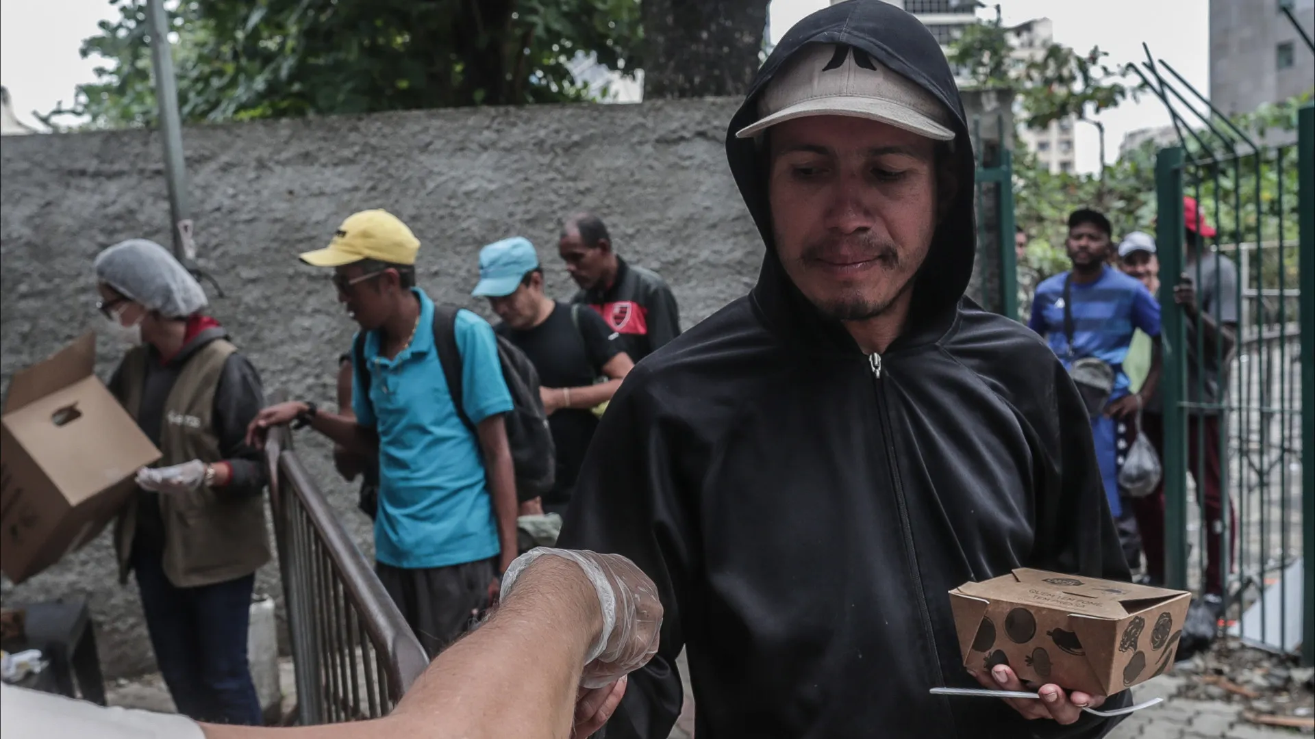 
                    Mais de 8,6 milhões de brasileiros deixaram limiar de pobreza em 2024
                