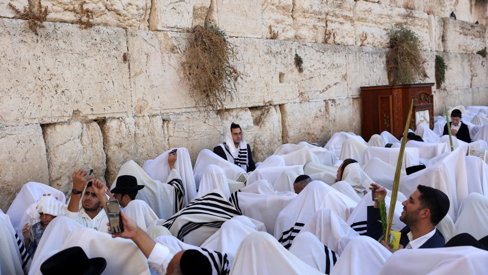 Milhares de judeus reúnem-se em Jerusalém para bênção tradicional