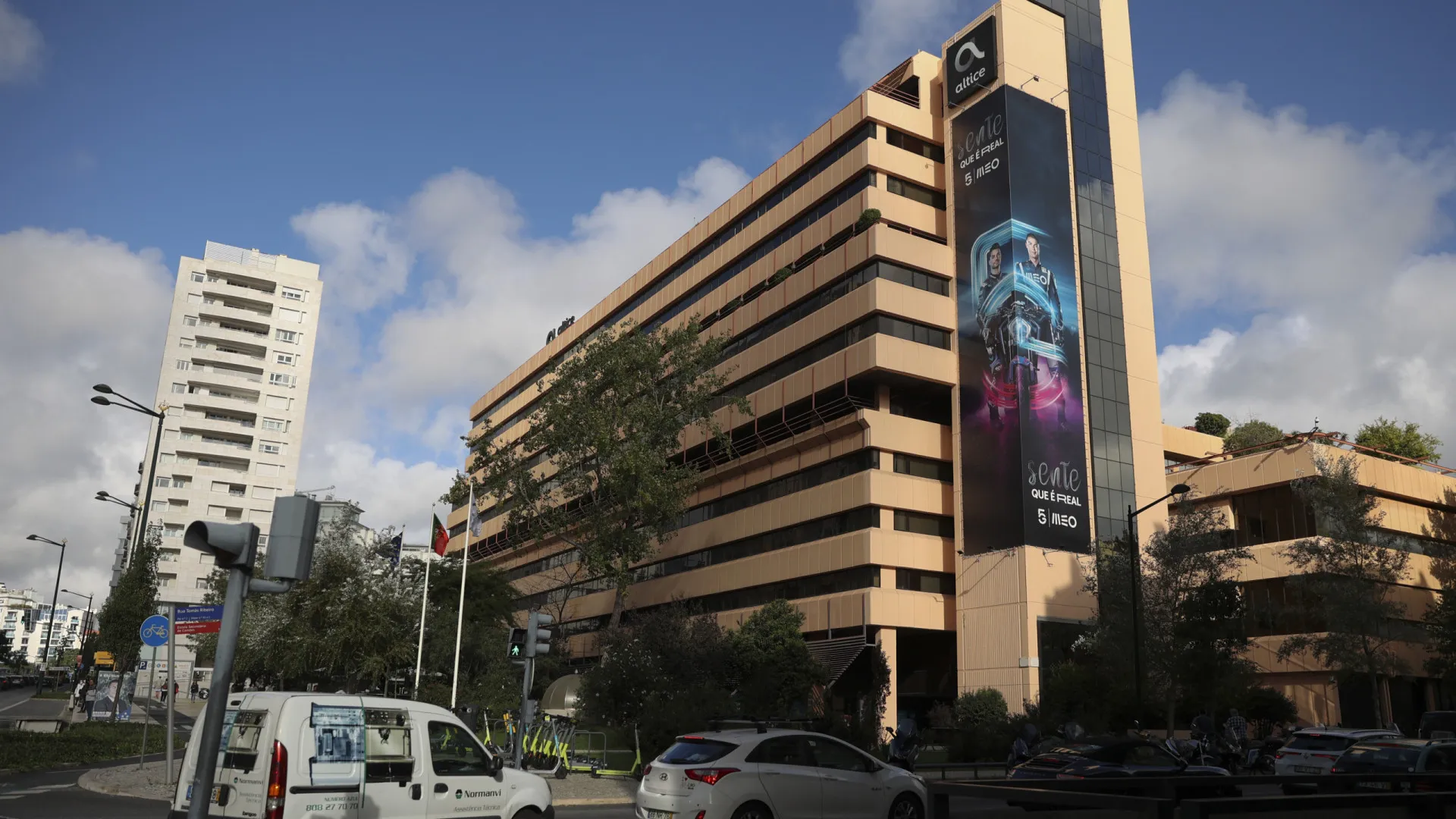 
                    Altice penalizada por falhas no tempo de espera e atendimento no SNS24
                