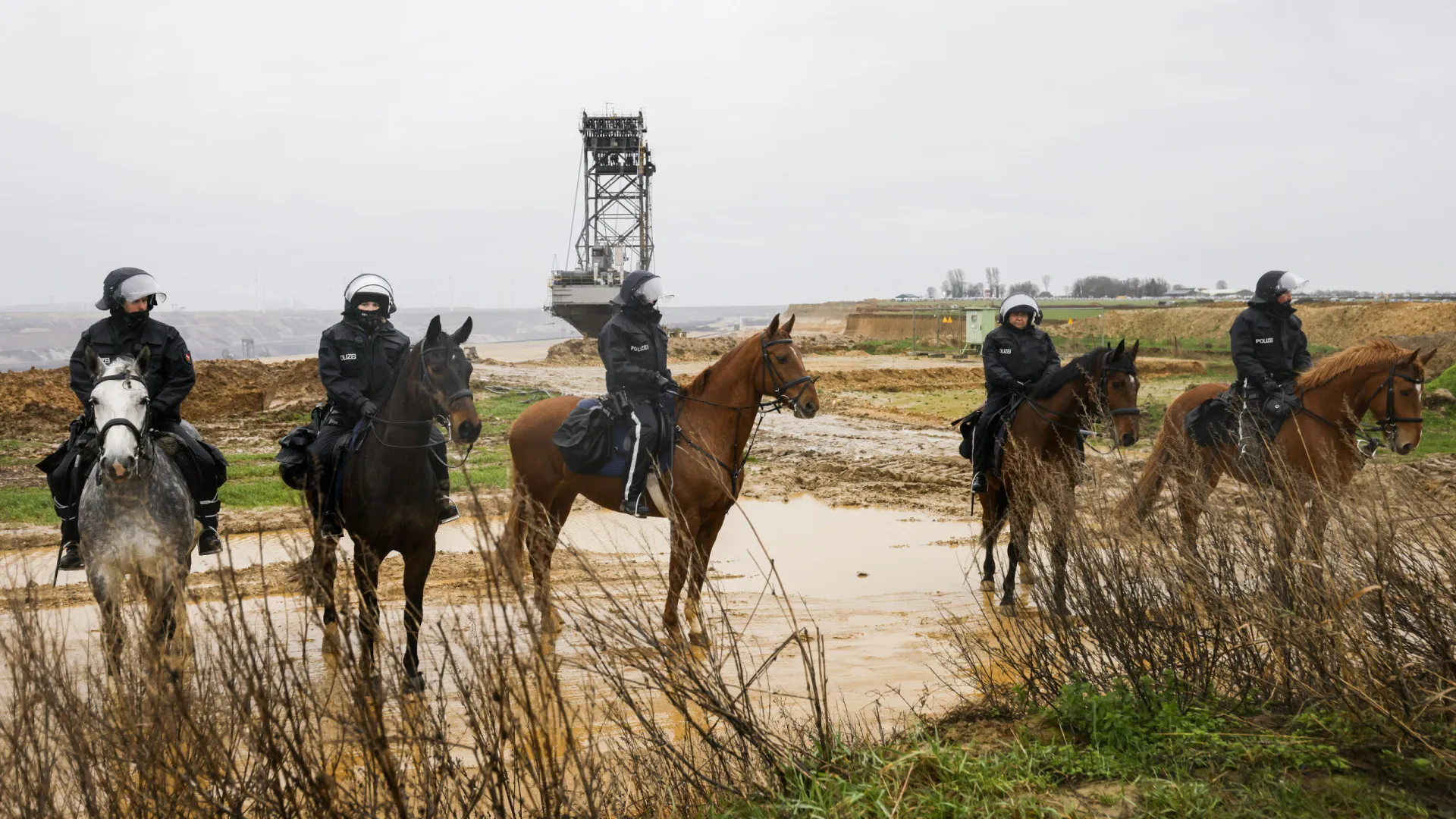 Polícia alemã conclui despejo de localidade para exploração de carvão