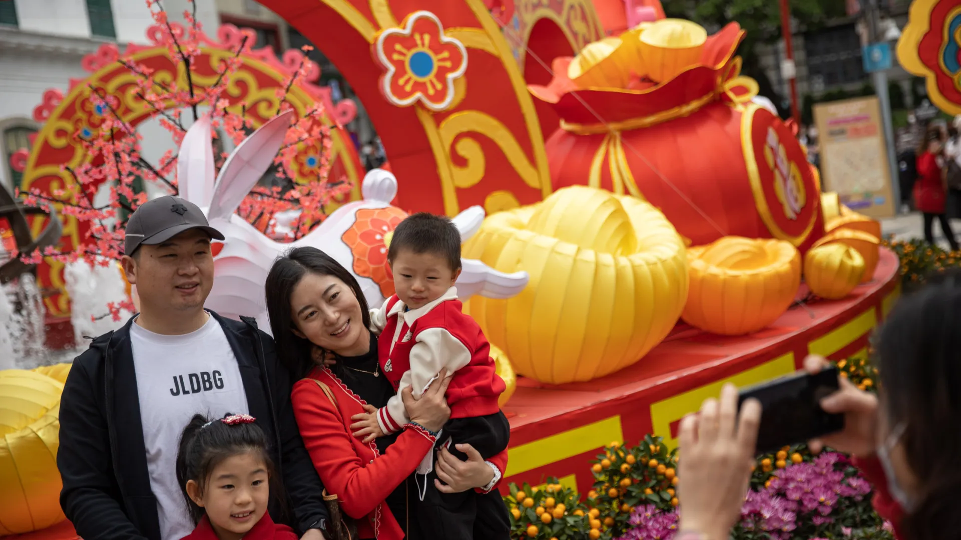 
                    MNE chinês elogia papel de Macau nas relações com países de língua portuguesa
                