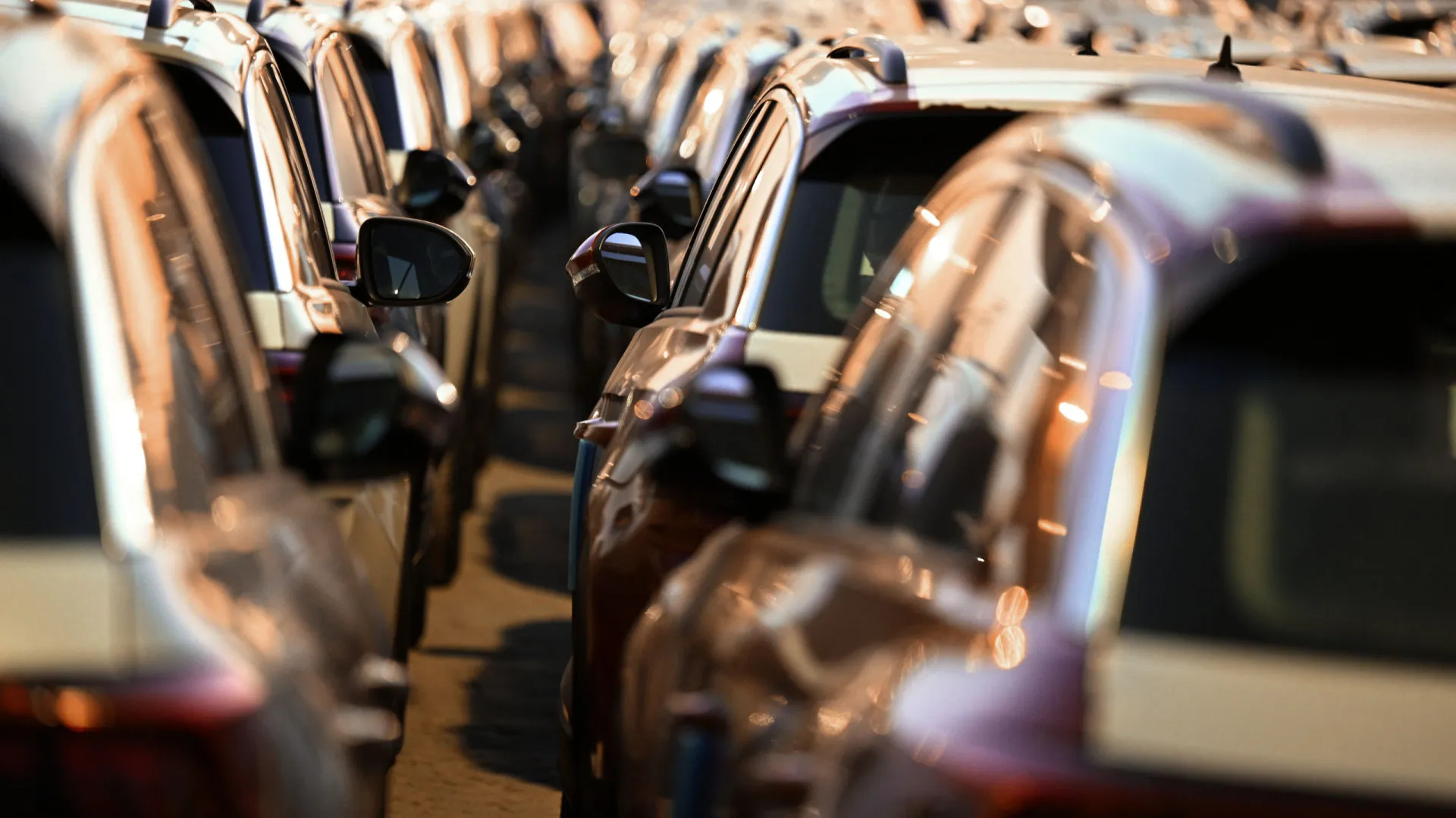
                    Setor automóvel quer alterações fiscais e incentivos ao abate no OE2026
                