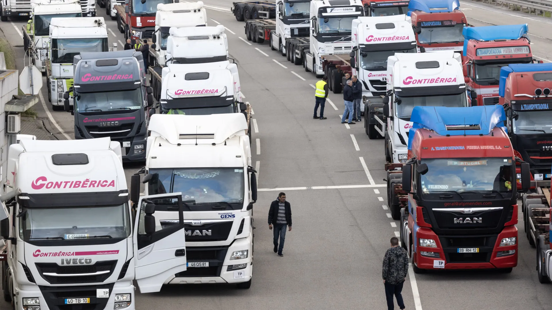 
                    UE aprova novas regras de CO2 para pesados. Redução de 90% até 2040
                
