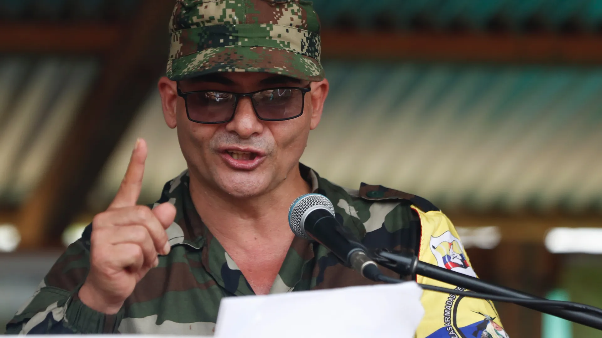 
                    Líder de grupo dissidente das FARC propõe união com ELN após ataque na Venezuela
                