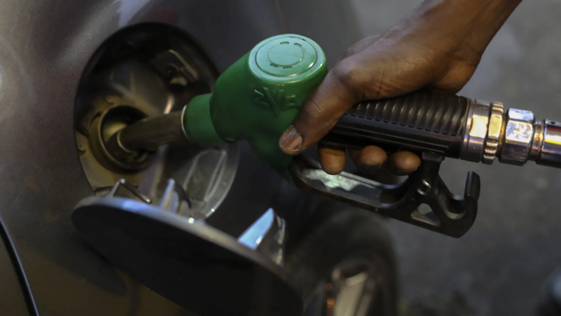 
                    Guiné-Bissau manda fechar bombas em contentores após incêndio
                