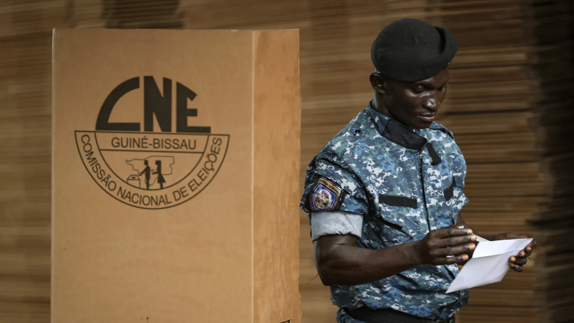 
                    Dois meses após golpe, militares marcam novas eleições na Guiné-Bissau
                