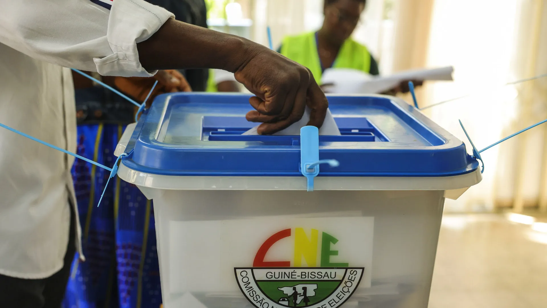 Mais de 966 mil eleitores escolhem novo presidente da Guiné-Bissau