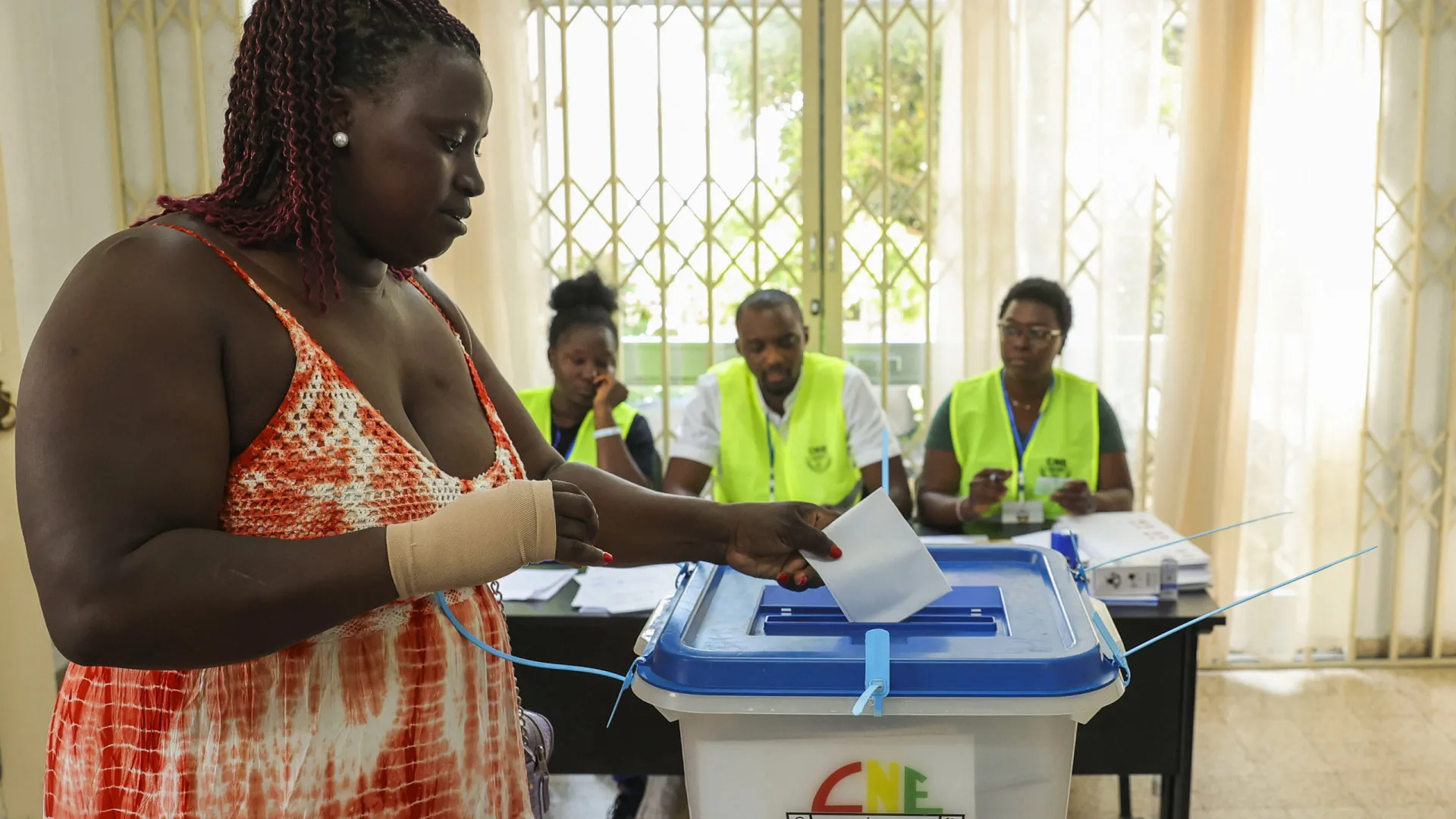 
                    Eleições em Bissau serão 1.º escrutínio totalmente financiado pelo país
                