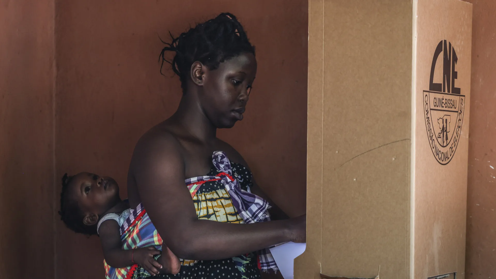 
                    Guiné-Bissau. Presidente de transição convoca eleições para dezembro
                