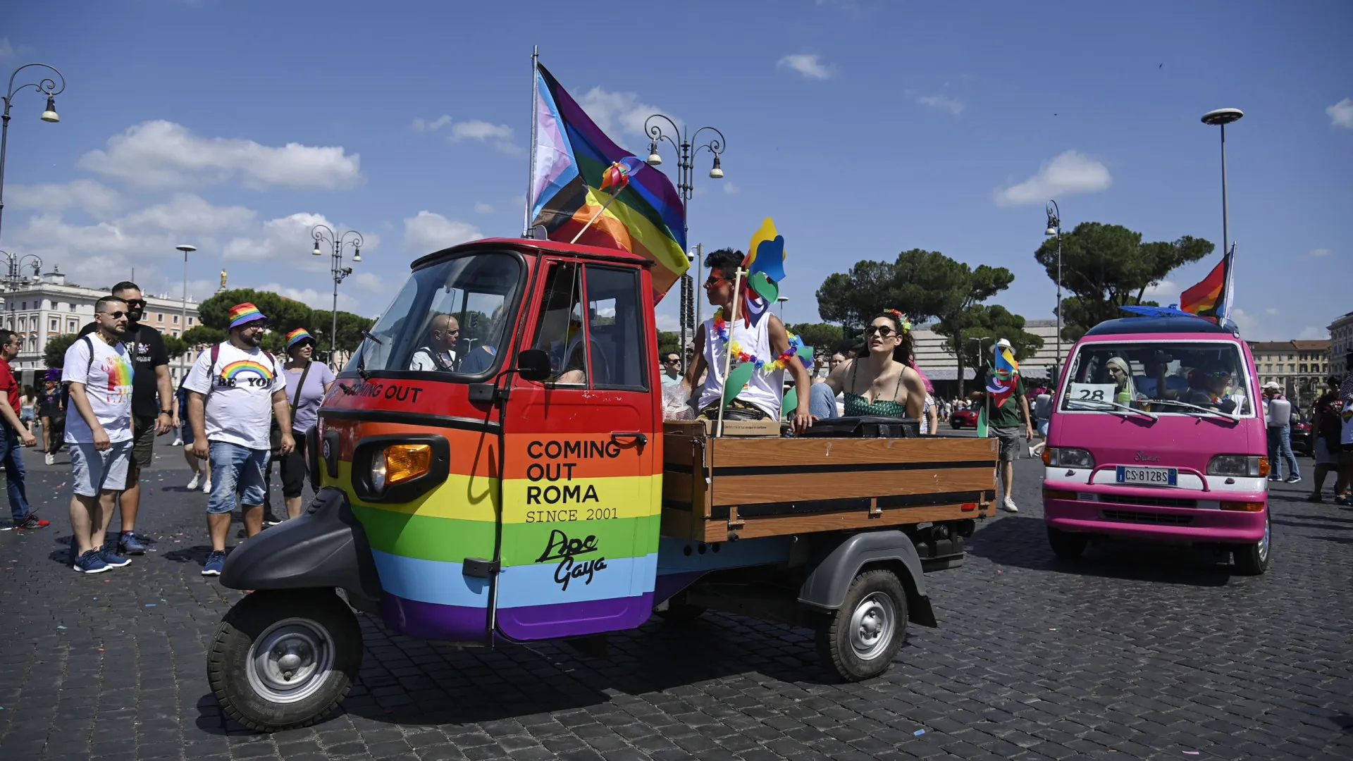 Marcha de Orgulho LGBTQ+ enche ruas de Roma com cor