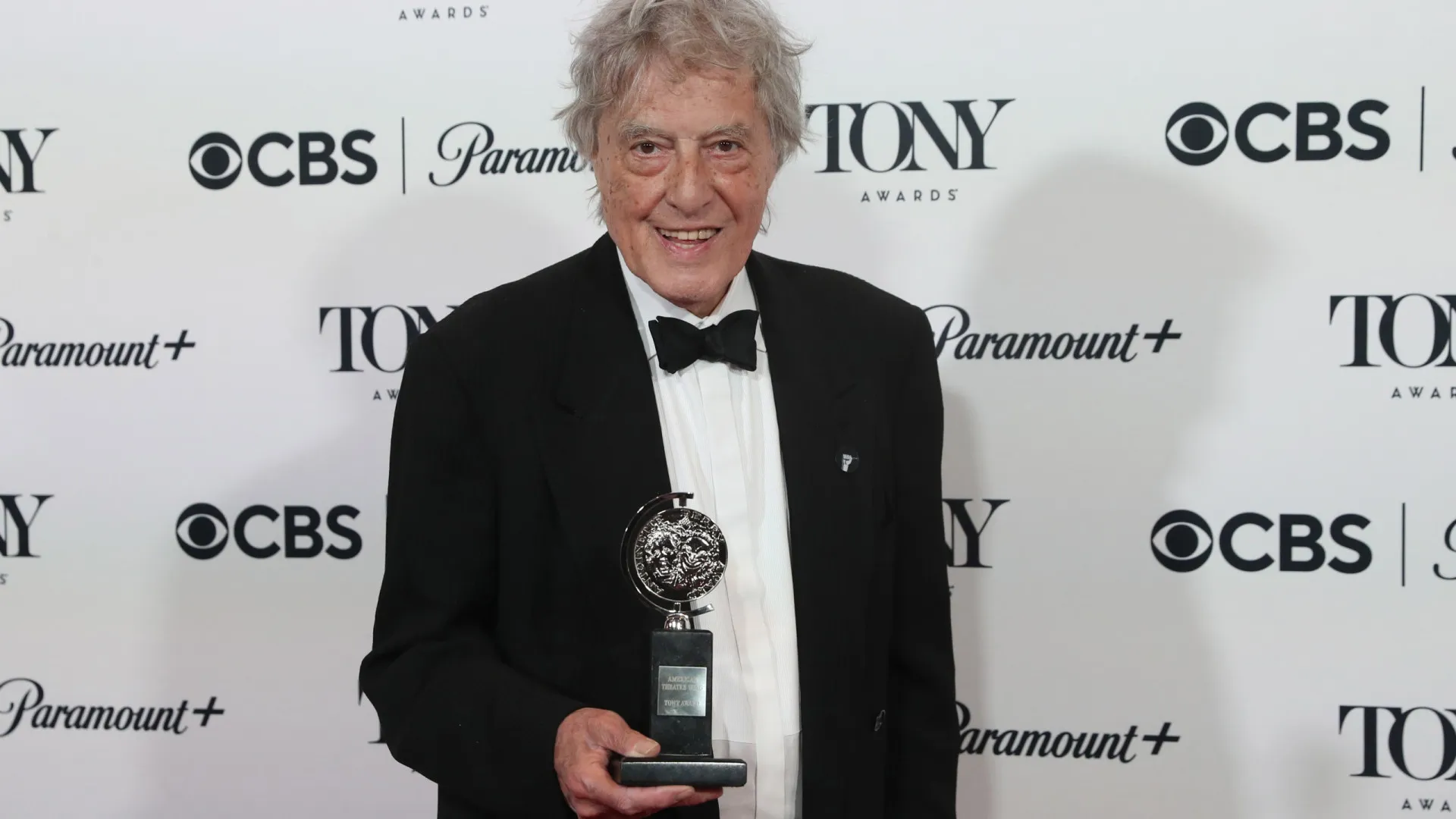 
                    Morreu Tom Stoppard. Dramaturgo britânico tinha 88 anos
                