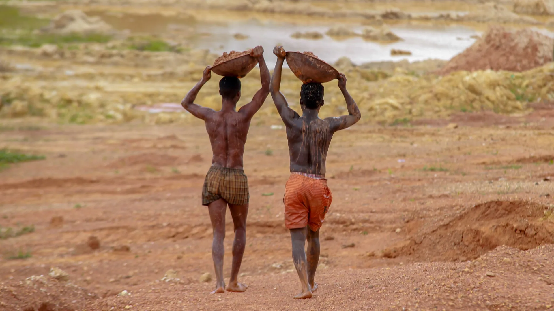 
                    Angola identifica garimpo ilegal na Huíla com mais de 26 mil pessoas
                