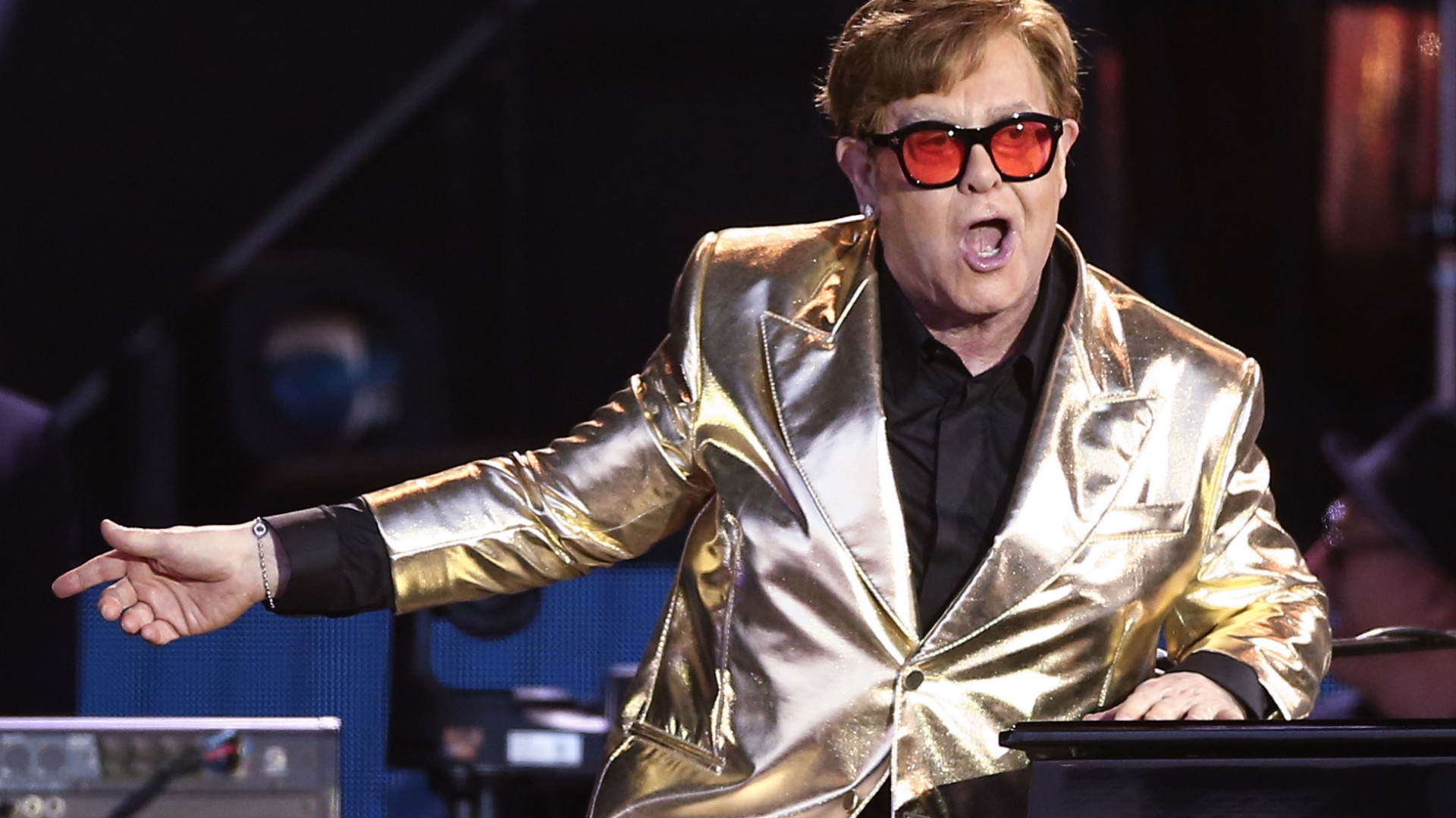 Elton John afirma-se “traído” por governo britânico em matéria de direitos de autor