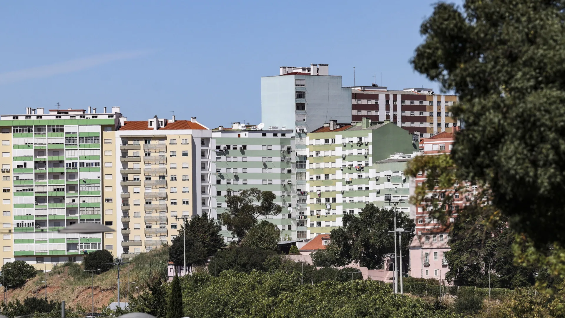 
                    Taxa de juro média do crédito à habitação desce para 3,414% em 2025
                