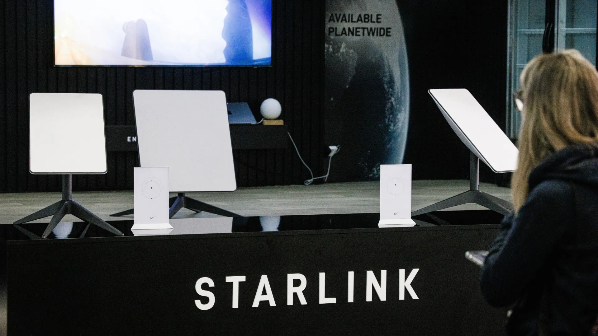 
                    Observadores militares russos relatam falhas na rede de satélites Starlink
                