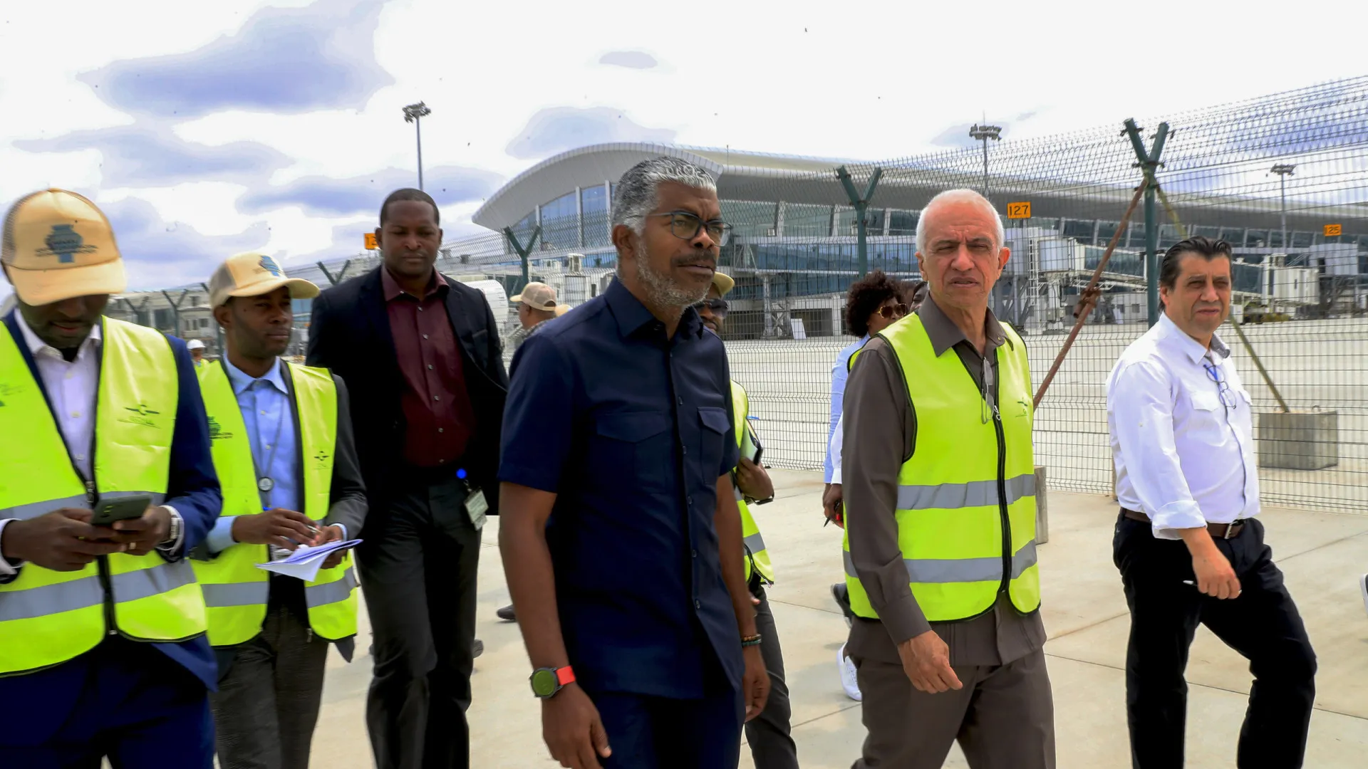 
                    Angola vai lançar concurso para concessão do corredor ferroviário do Namibe
                