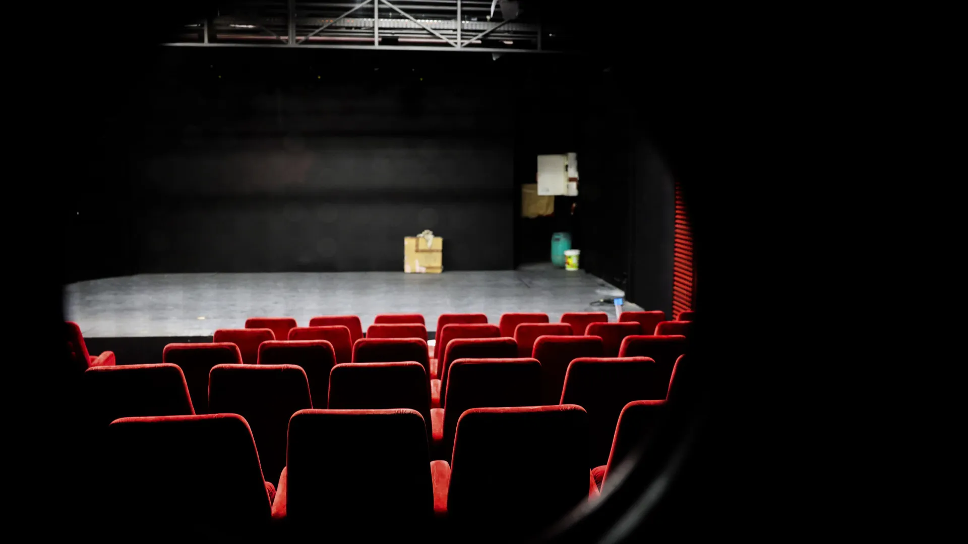 
                    Pelo menos 12 teatros e cineteatros no Centro afetados por mau tempo
                