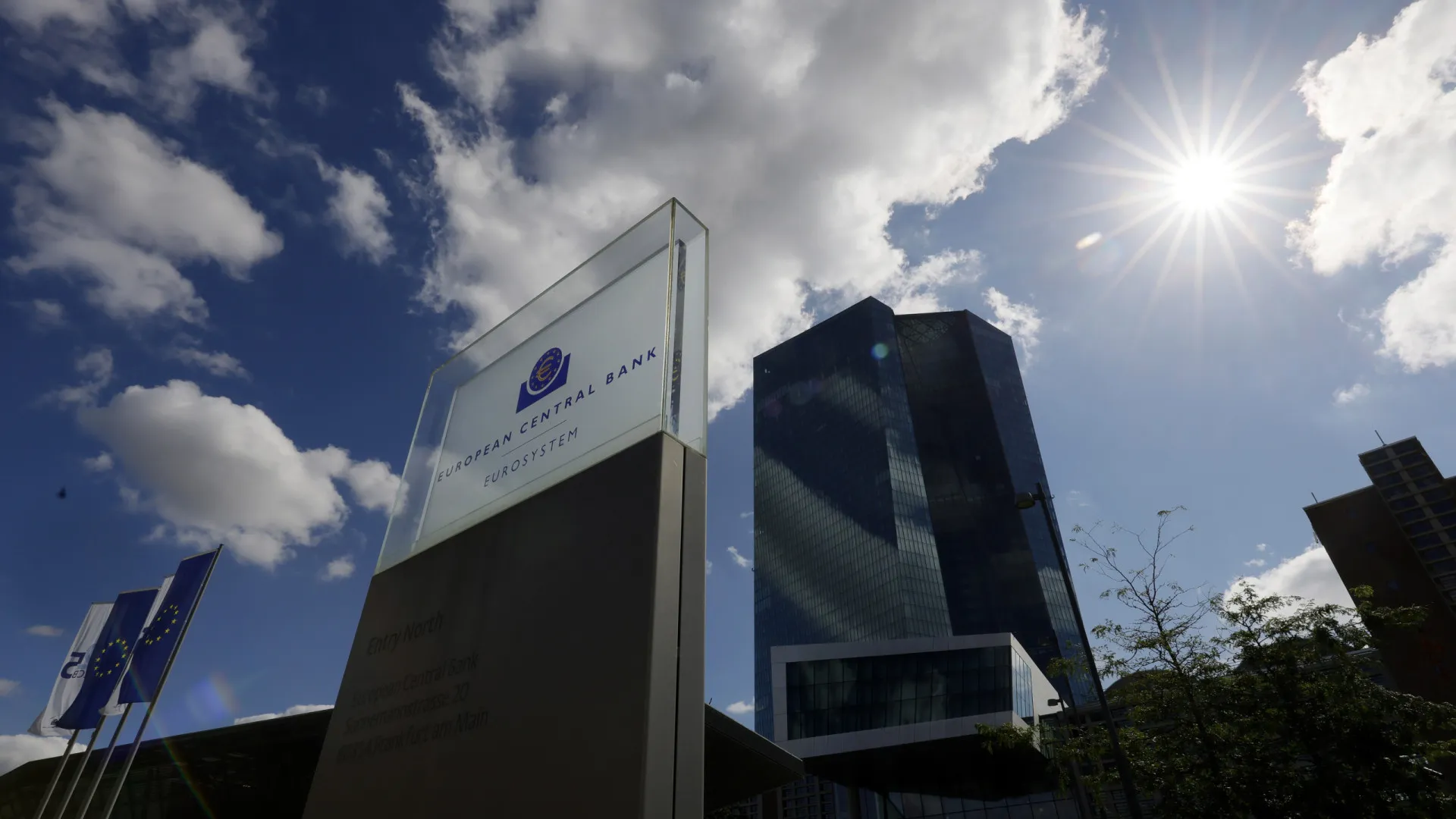 
                    BCE melhora previsão de crescimento da economia da zona euro
                