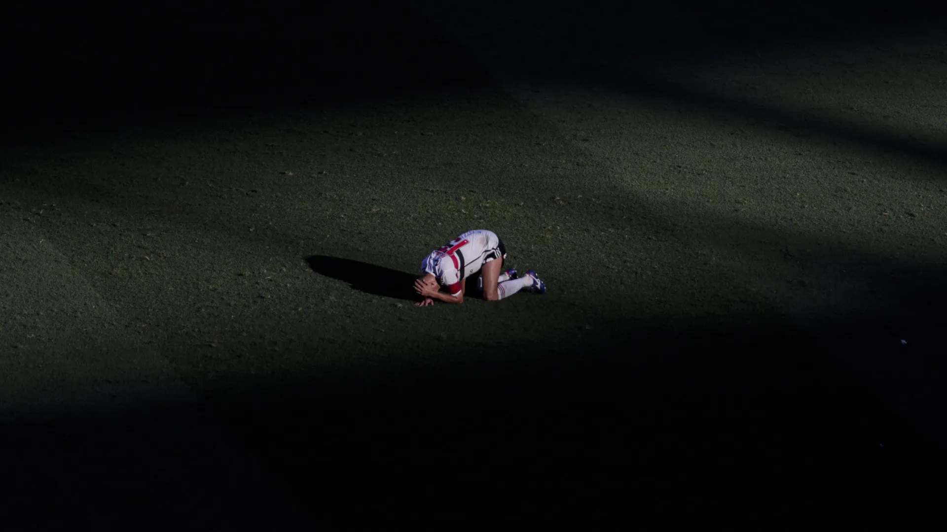 
                    São Paulo: Presidente anuncia demissão após acusação de desvio de fundos
                