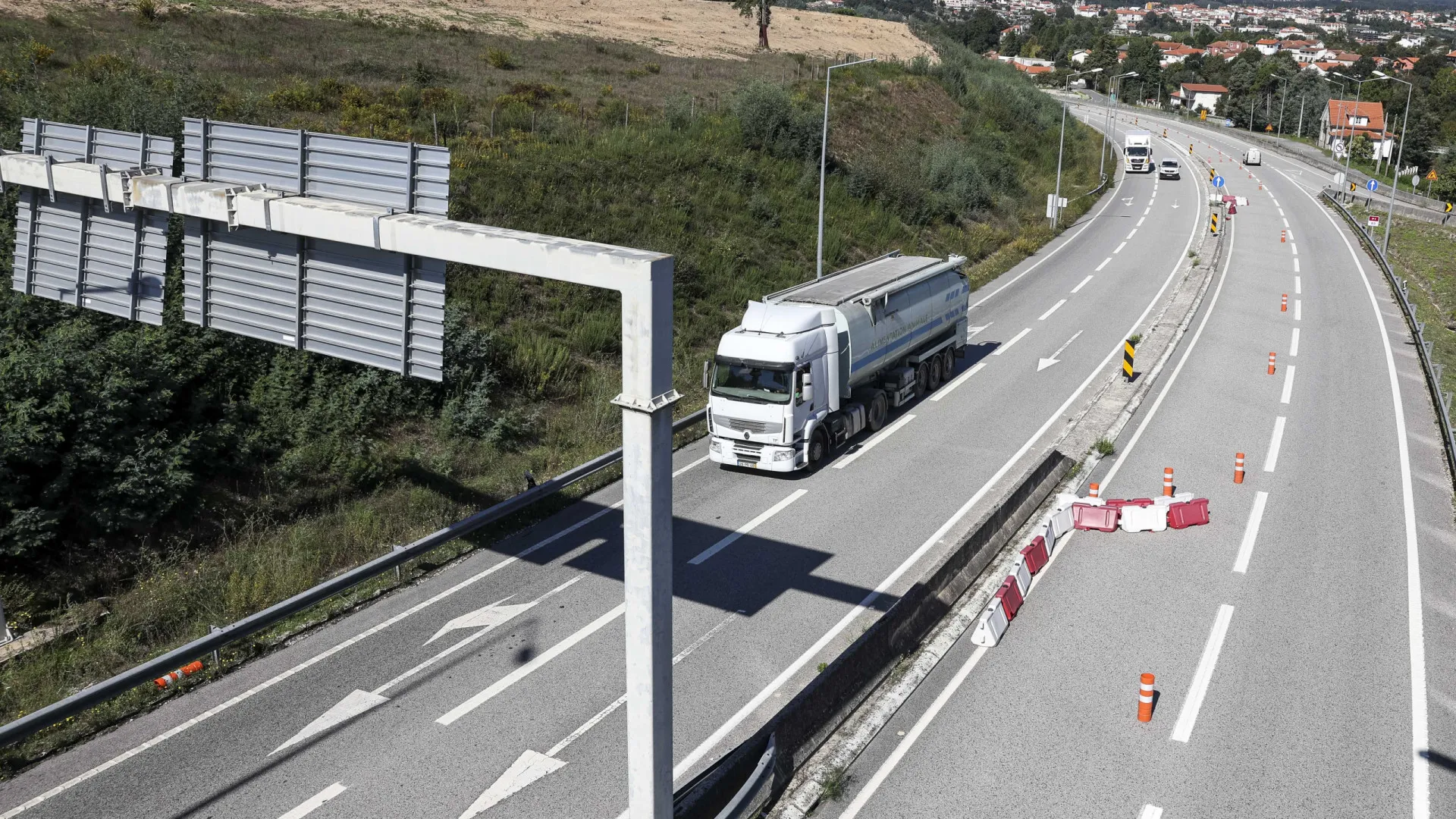 
                    Aprovadas propostas do Chega para construção de autoestradas
                