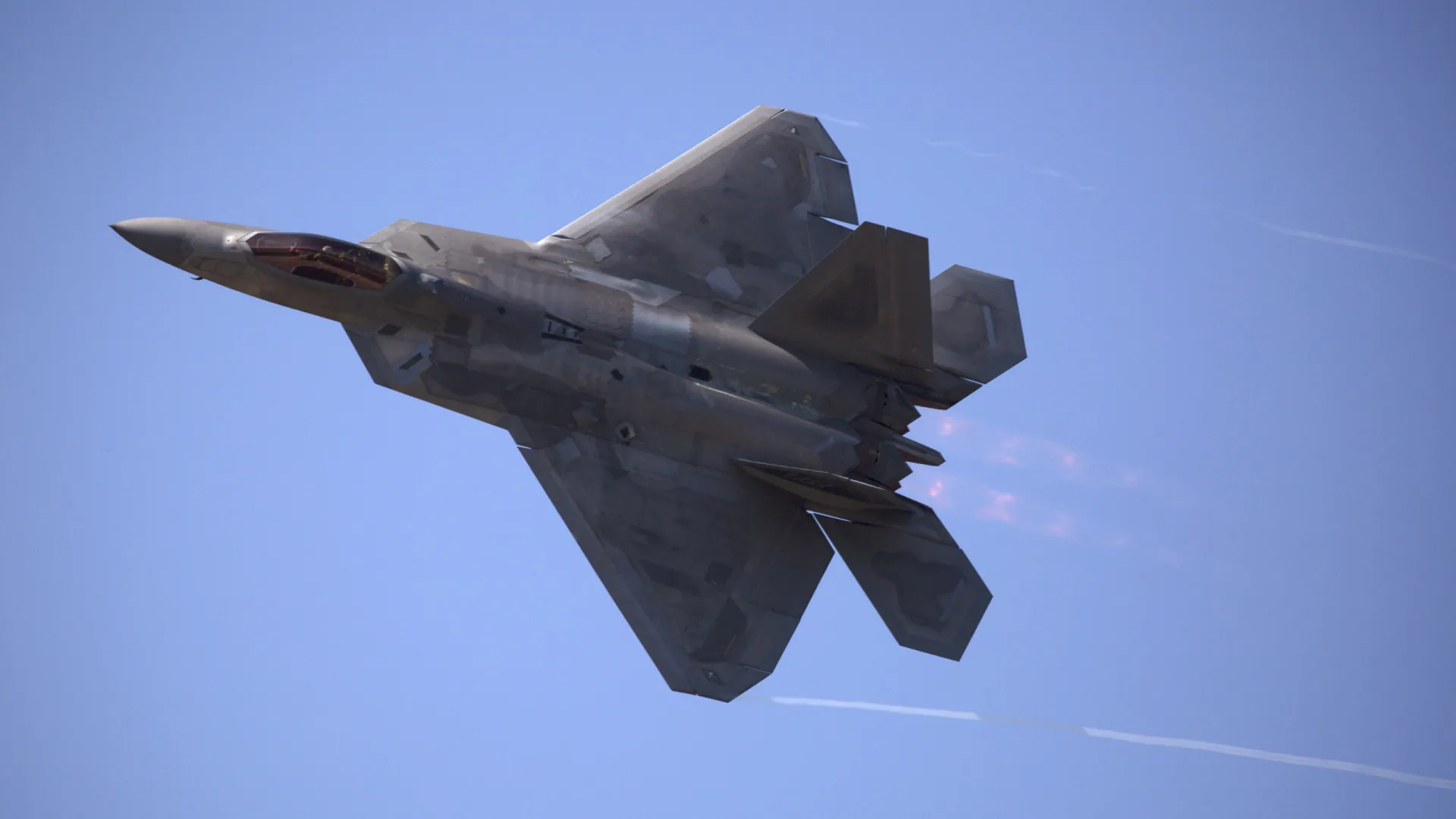 
                    Vários caças F-22 aterram em Israel para juntar-se a destacamento de EUA
                