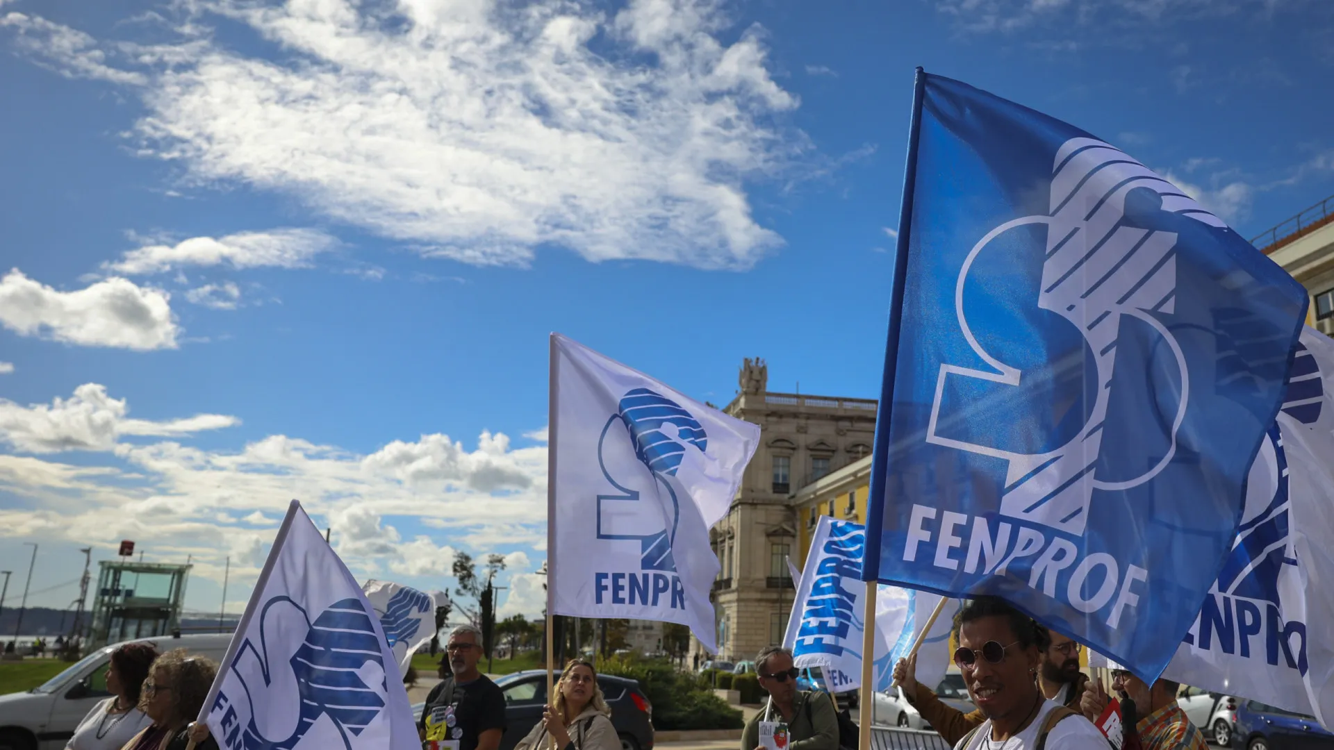 
                    Fenprof lamenta redução de vagas no concurso de professores
                