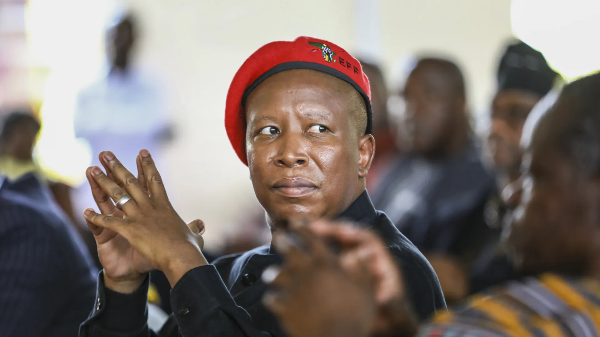 Apoiantes do político sul-africano Julius Malema protestam antes da sentença